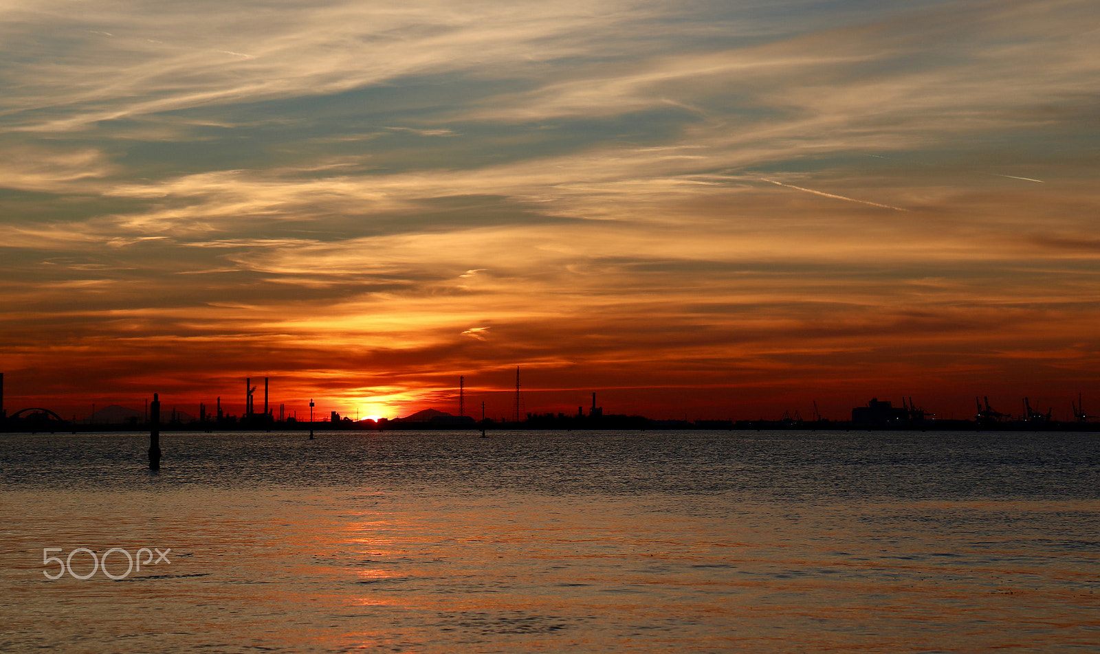 Canon EOS 750D (EOS Rebel T6i / EOS Kiss X8i) + Canon EF-S 17-55mm F2.8 IS USM sample photo. Venetian sunset photography
