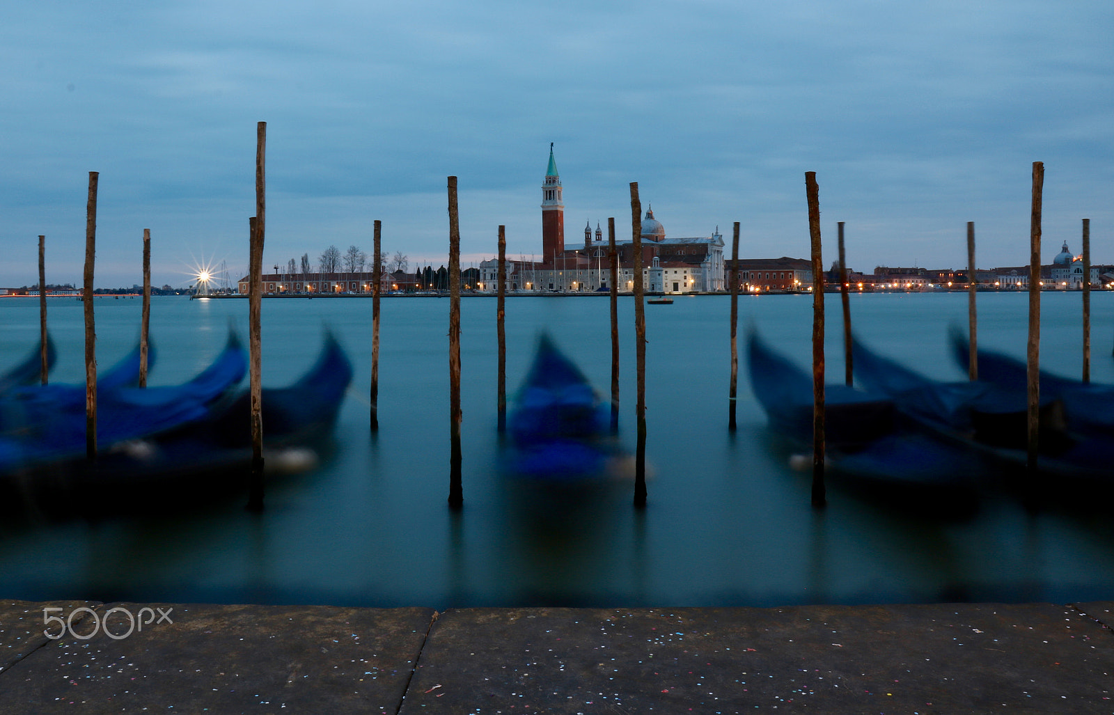 Canon EOS 750D (EOS Rebel T6i / EOS Kiss X8i) sample photo. Gondolas after sunset - venice photography