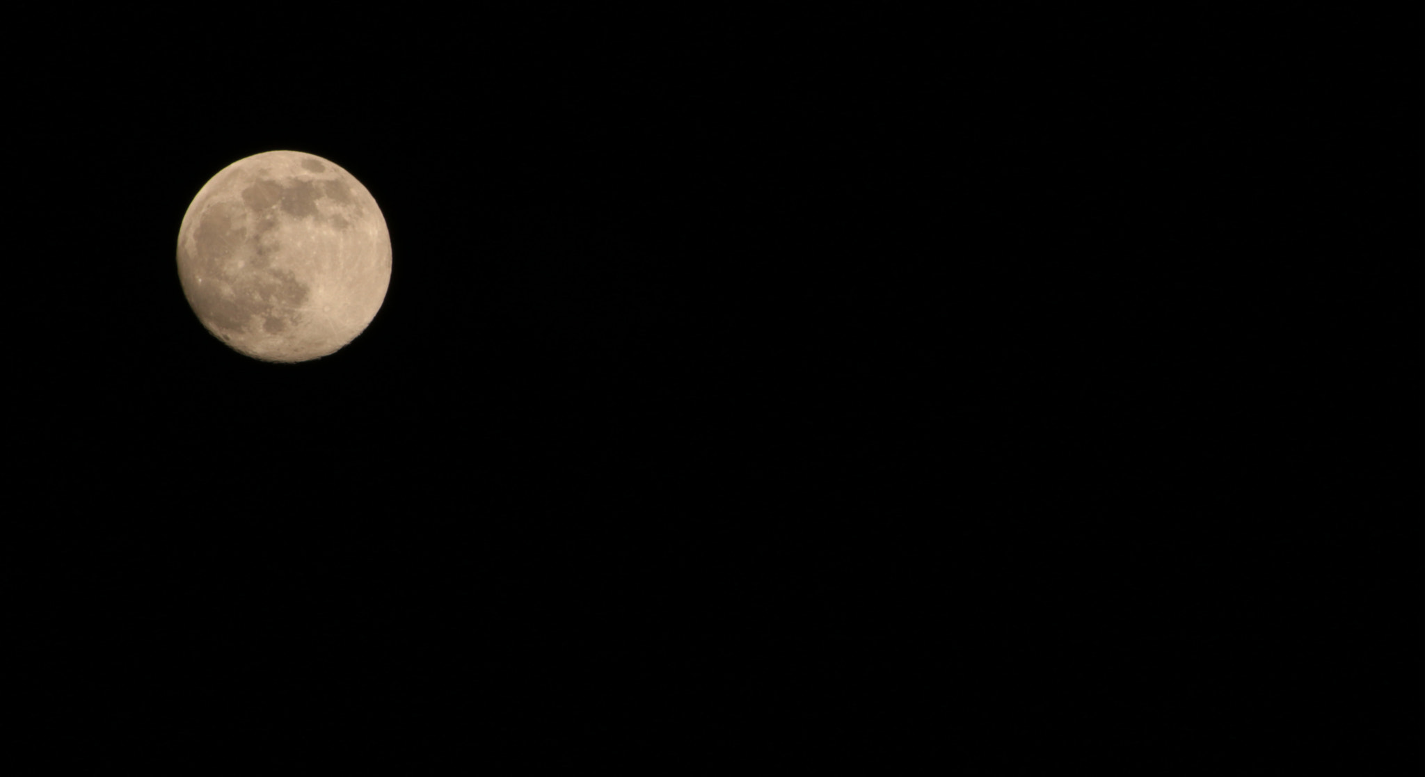 Canon EOS 70D + EF75-300mm f/4-5.6 sample photo. Full moon photography