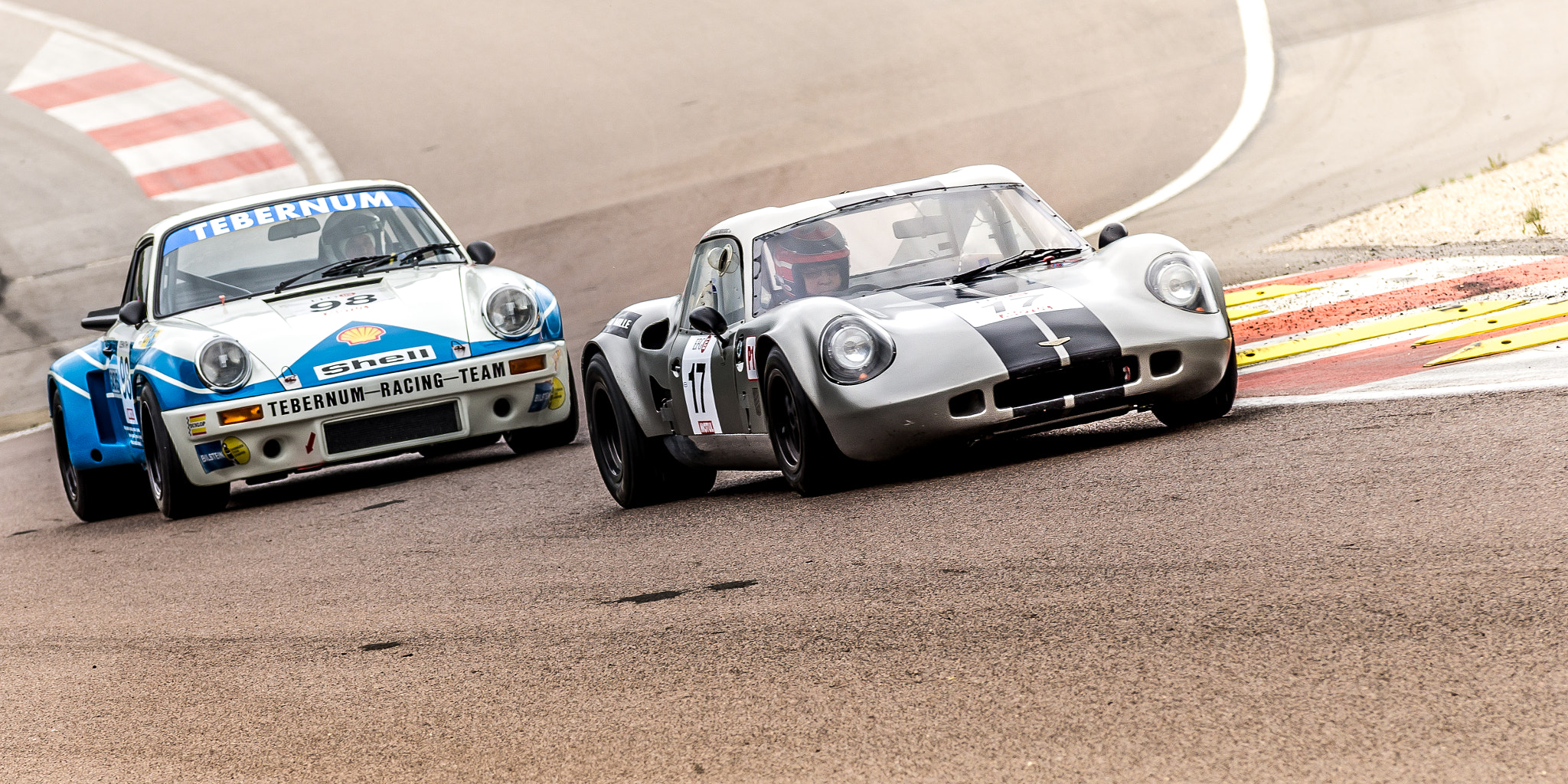 Pentax K-5 sample photo. Chevron b8 bmw (1969) // porsche 911 rsr 3l (1975) photography