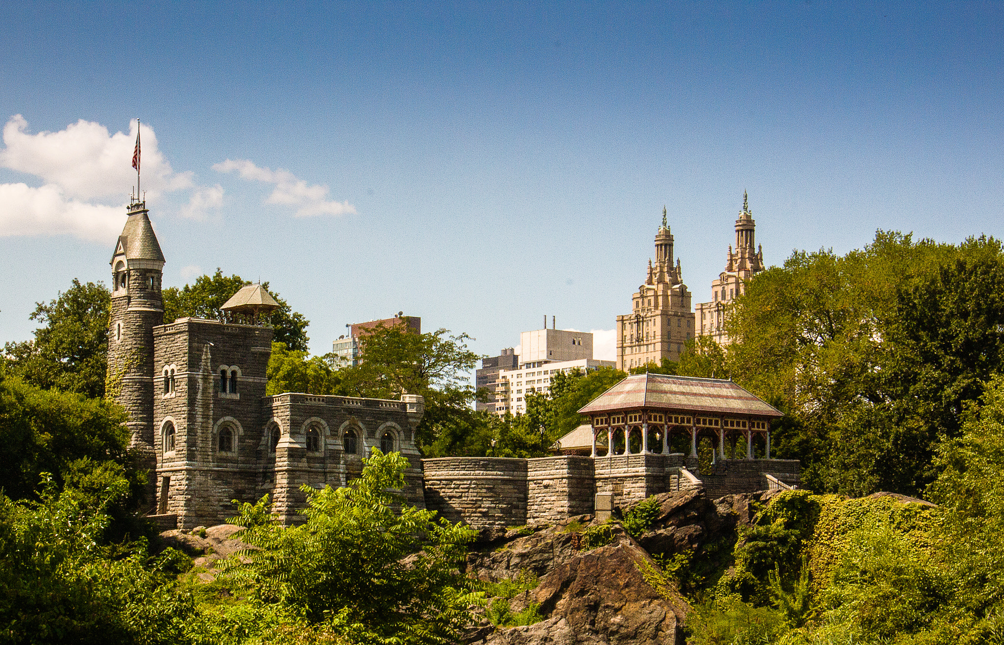 Canon EF-S 18-200mm F3.5-5.6 IS sample photo. Belvedere castle photography