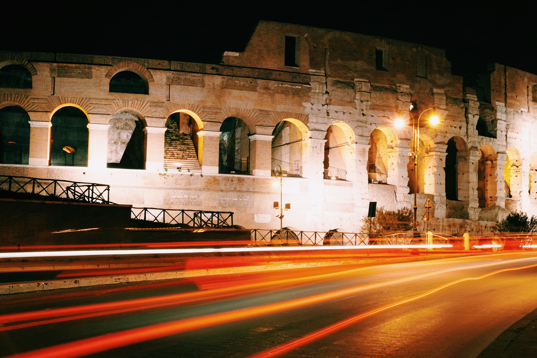 Sony a7 II + Sony Vario Tessar T* FE 24-70mm F4 ZA OSS sample photo. The night of roma photography