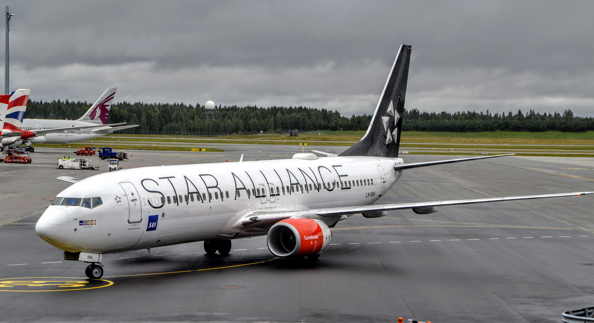 Sigma 18-250mm F3.5-6.3 DC OS HSM sample photo. Sas boeing 737-883 photography