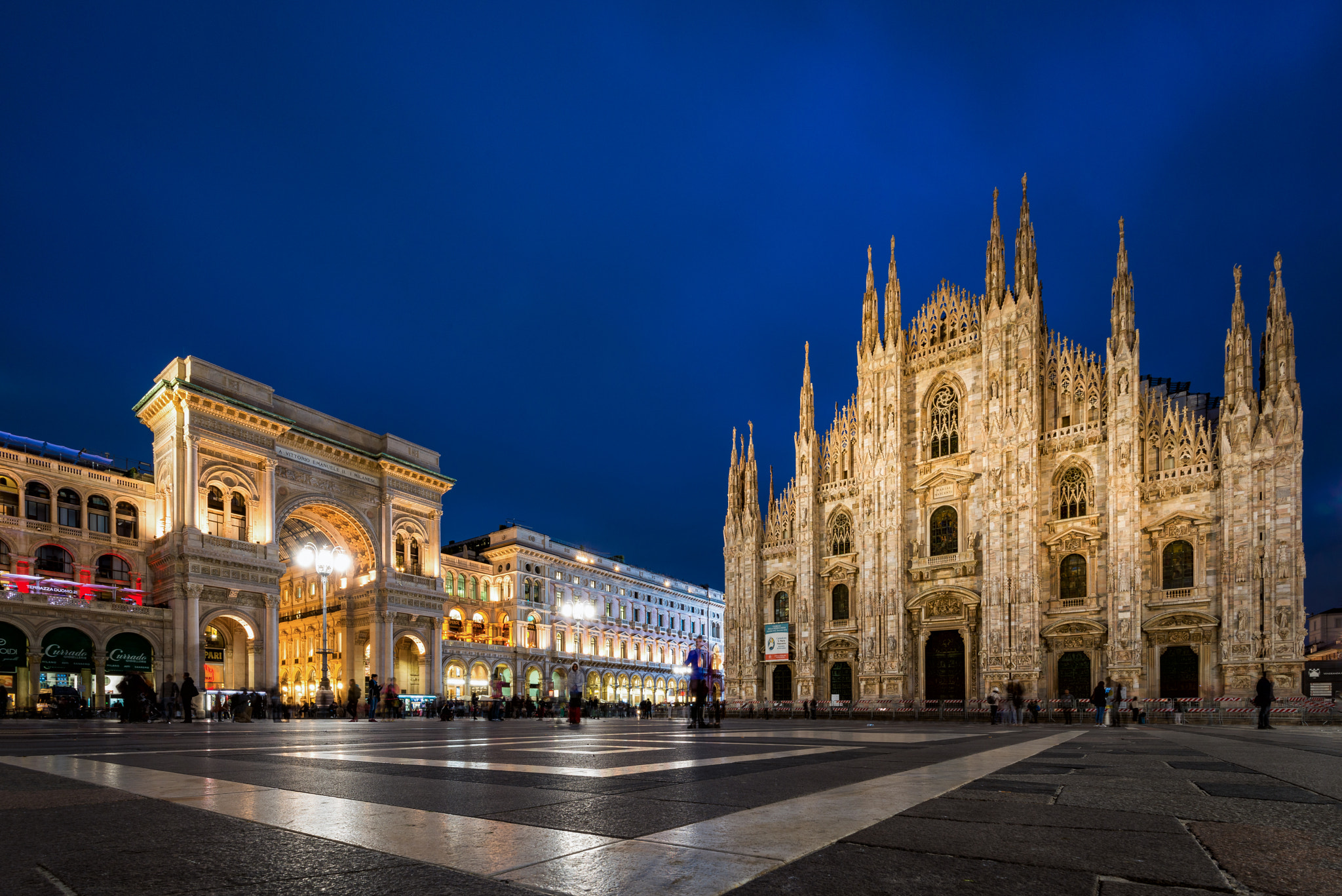 Nikon AF-S Nikkor 16-35mm F4G ED VR sample photo. Piazza del duomo, milan italy photography