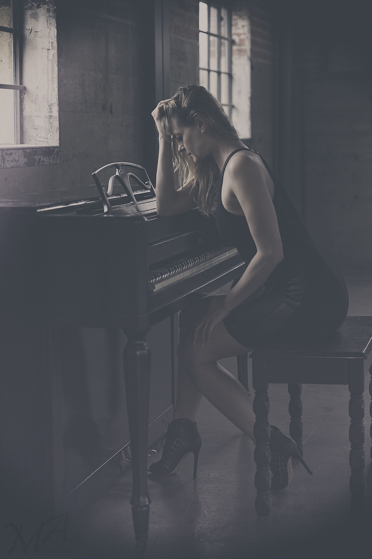 Canon EOS 5DS sample photo. Piano by the light photography