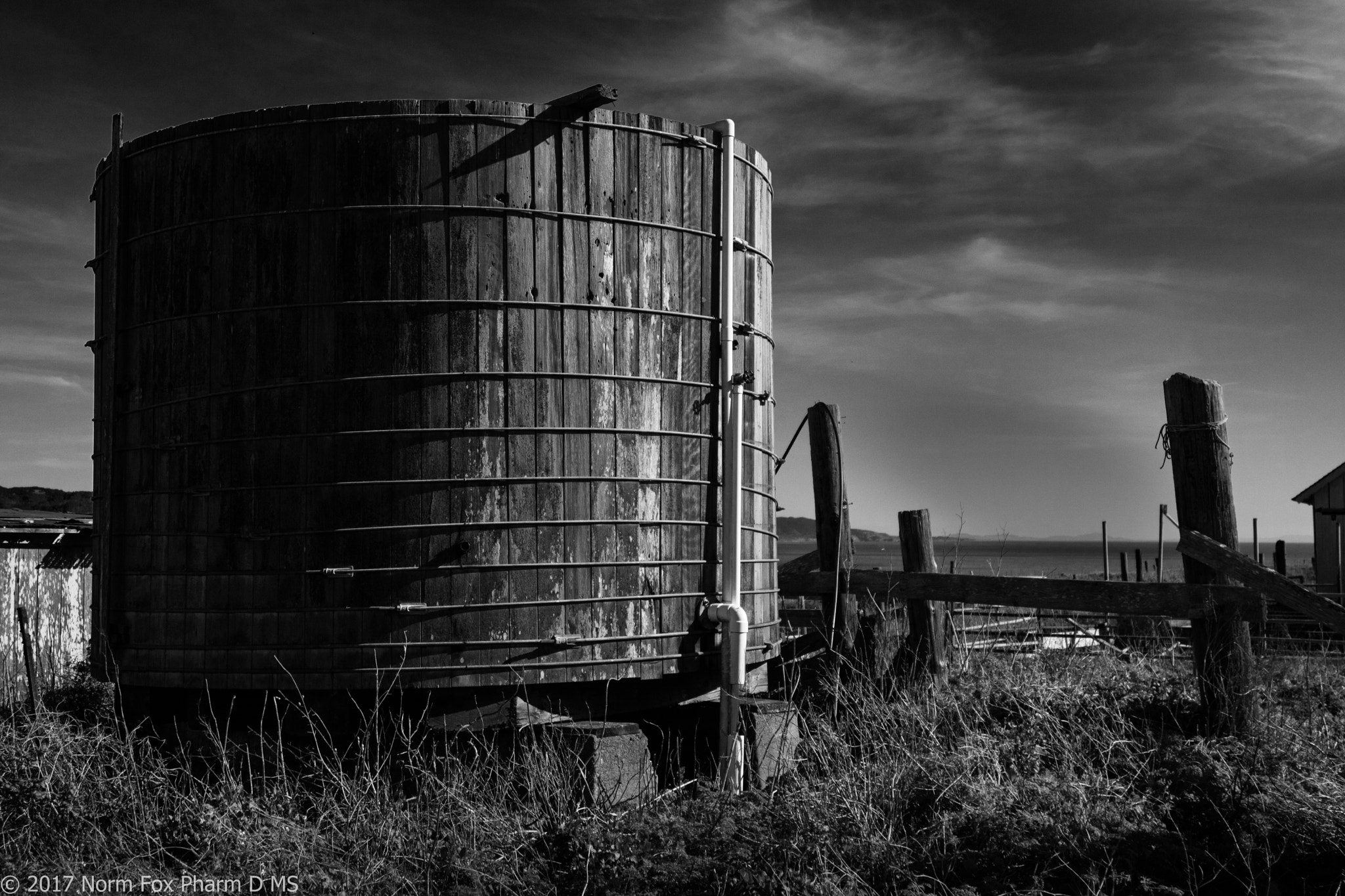 Canon EOS 760D (EOS Rebel T6s / EOS 8000D) + Canon EF 24-105mm F4L IS USM sample photo. Old water tank photography