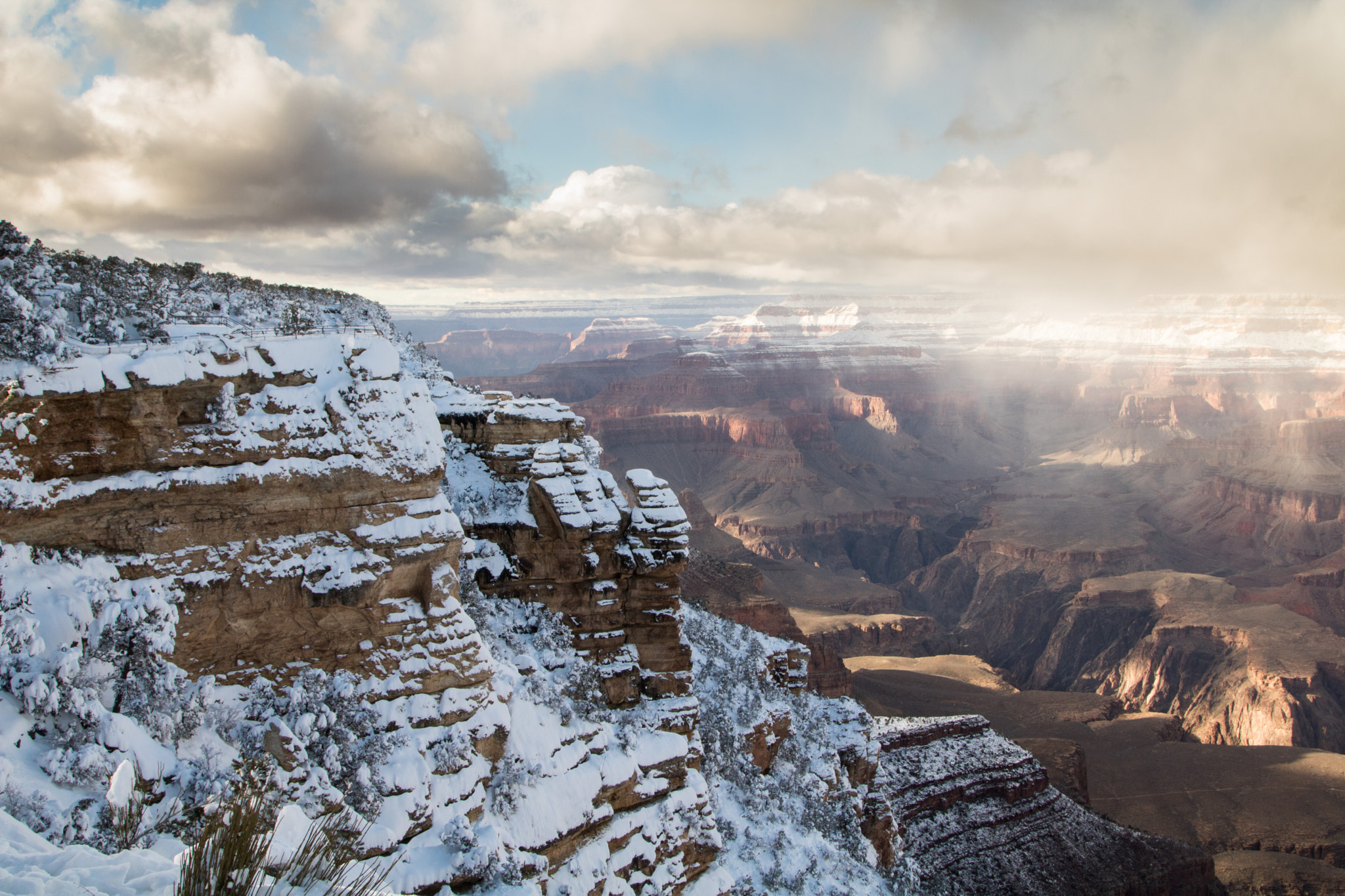 Canon EOS 750D (EOS Rebel T6i / EOS Kiss X8i) sample photo. The fog is coming - grand canyon photography