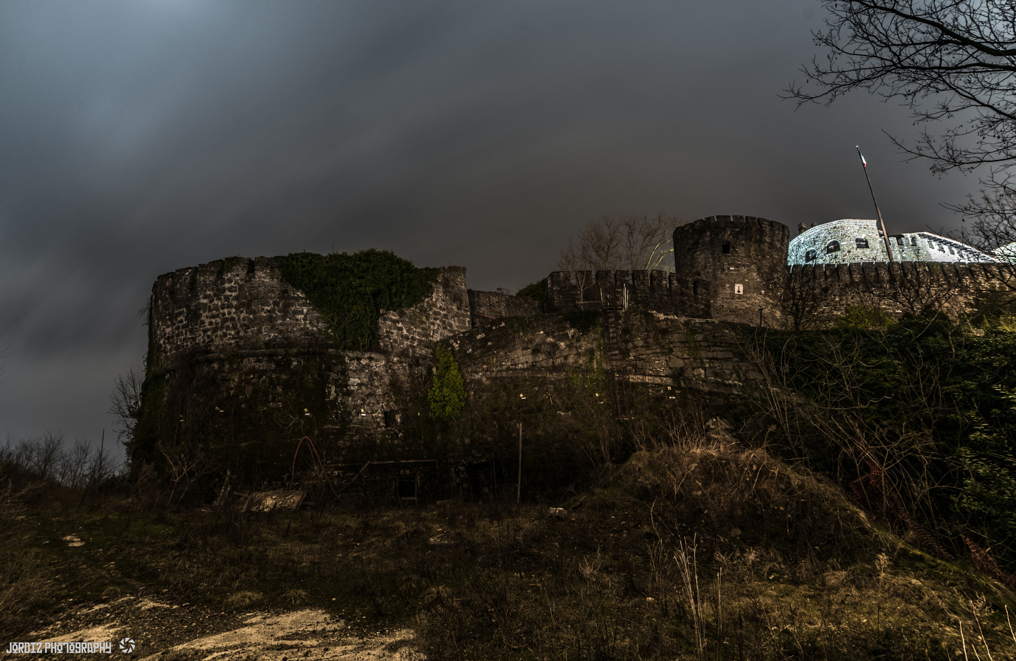 Samyang 14mm F2.8 ED AS IF UMC sample photo. Lost castle photography
