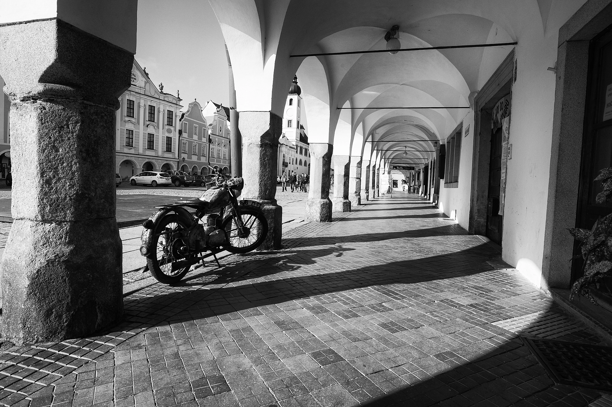 Nikon Df + Nikon AF-S Nikkor 20mm F1.8G ED sample photo. Arcades  on telč square photography