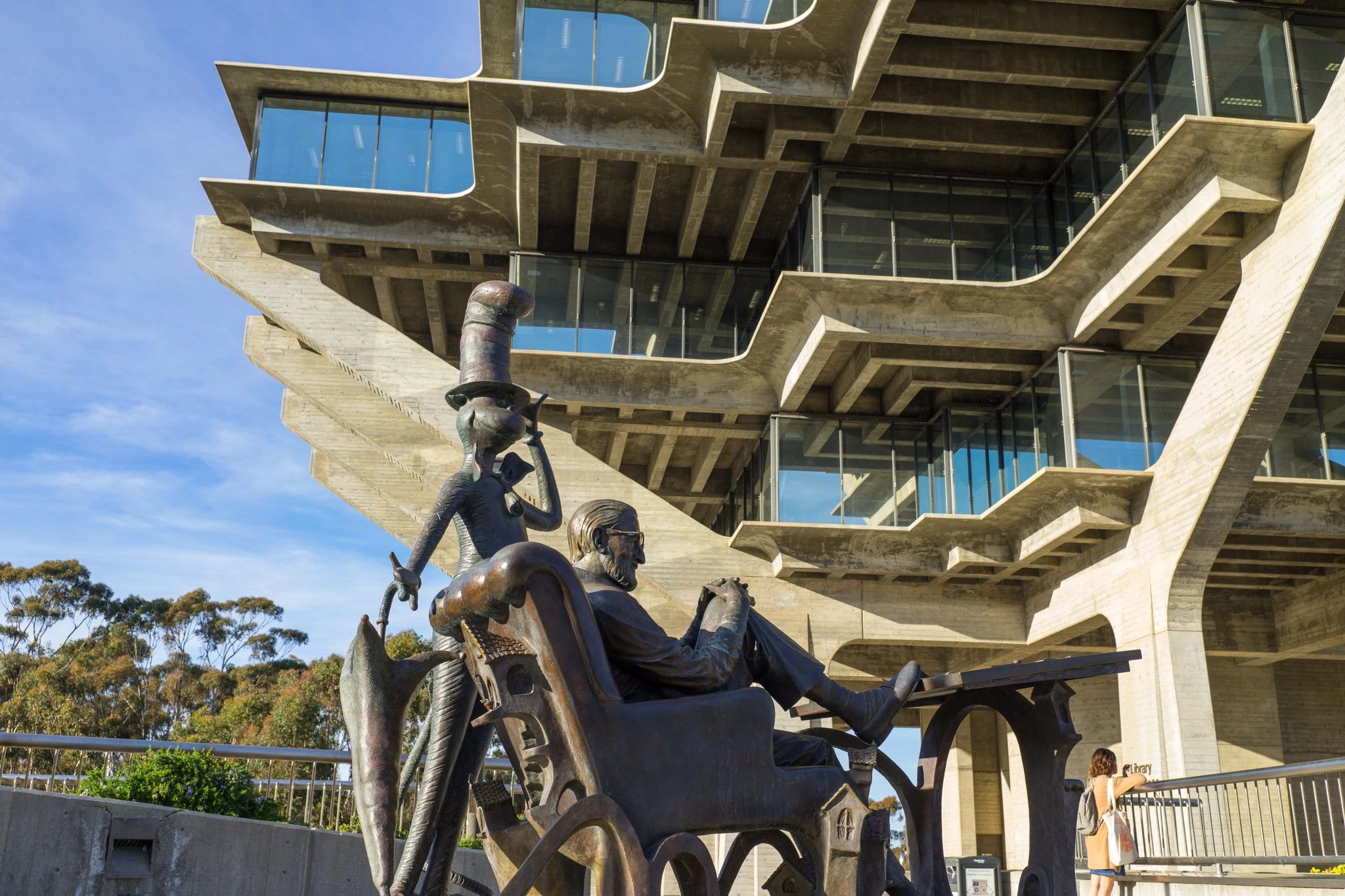 E 35mm F2 sample photo. Geisel library ucsd photography