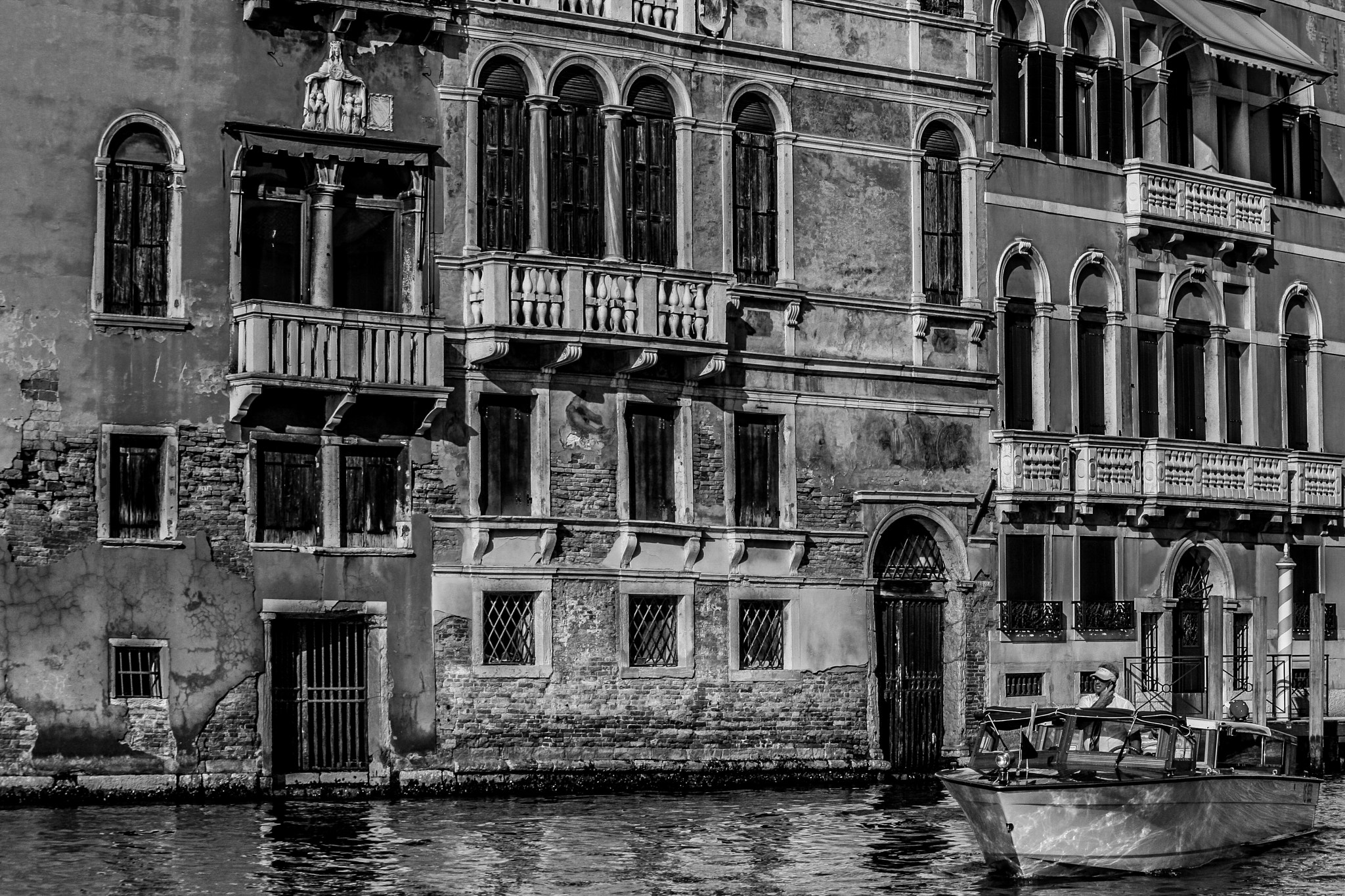 Canon EF-S 55-250mm F4-5.6 IS sample photo. Venetian experiment photography