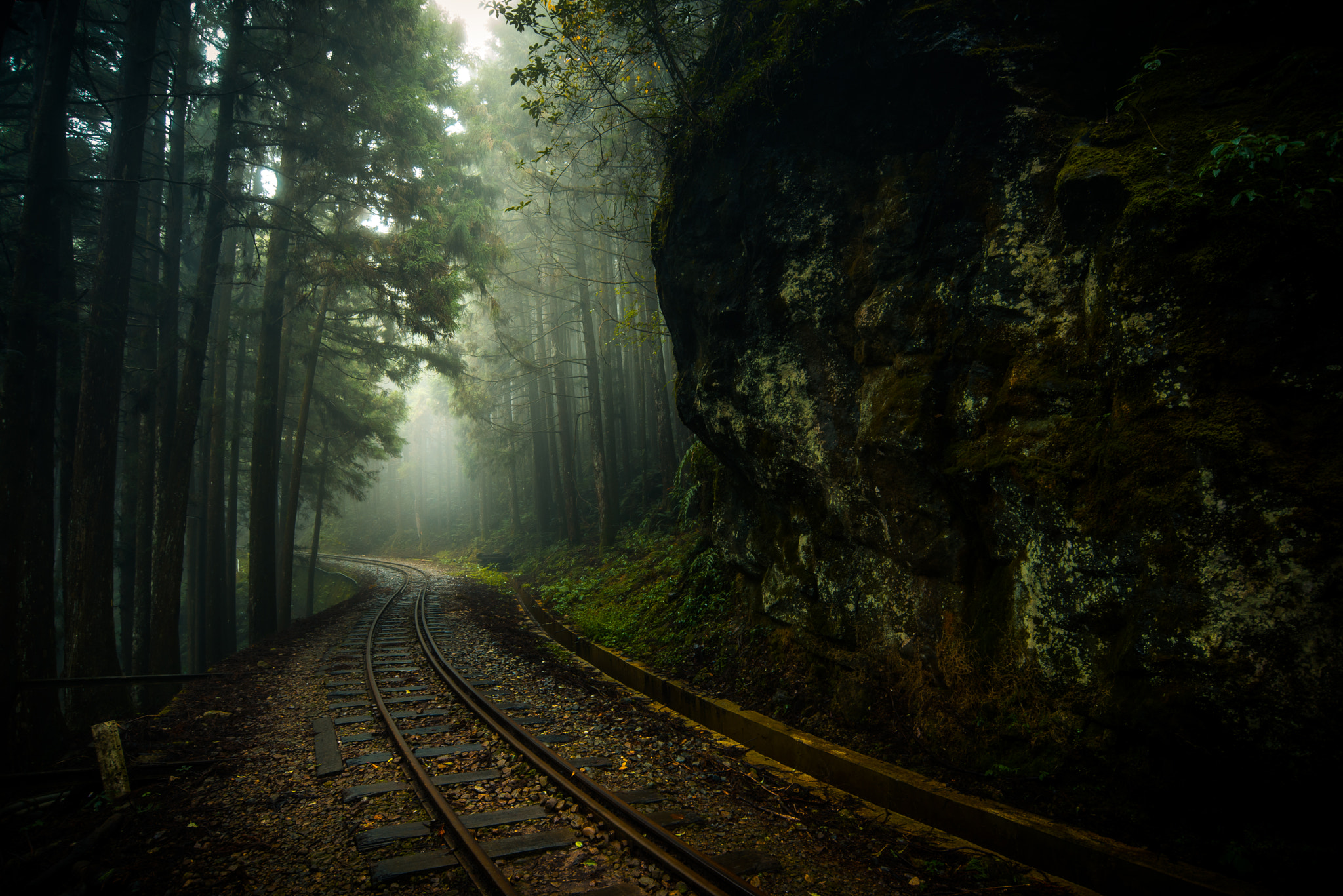 Nikon AF-S Nikkor 18-35mm F3.5-4.5G ED sample photo. Mysterious fog railway photography