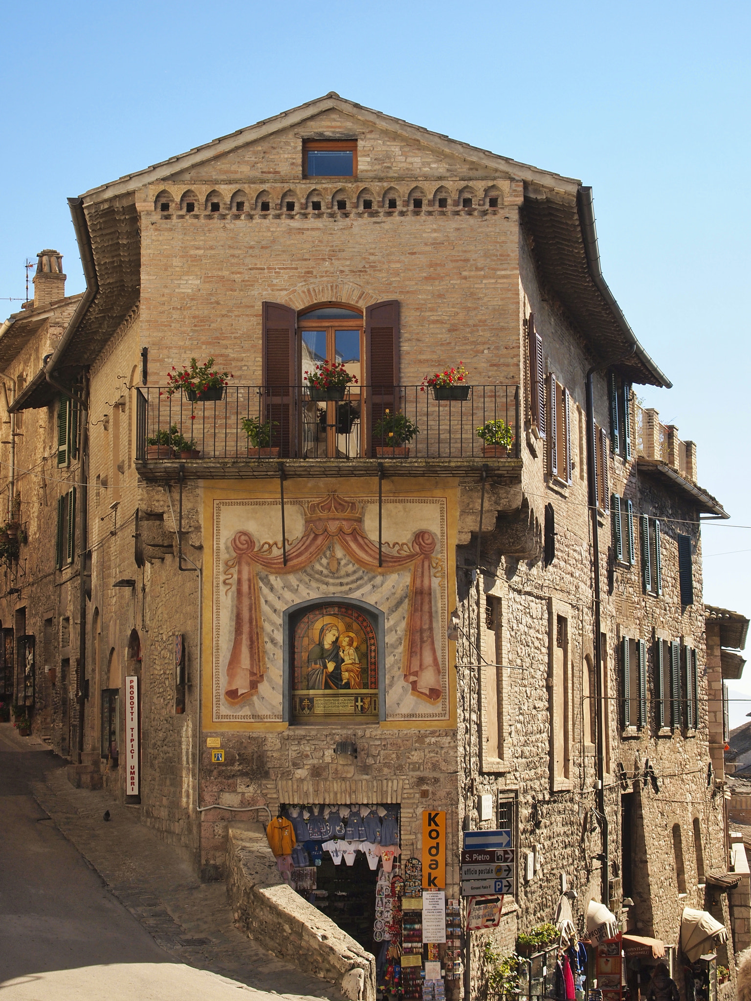 Olympus PEN E-PL1 sample photo. Assisi streetscape 3 photography