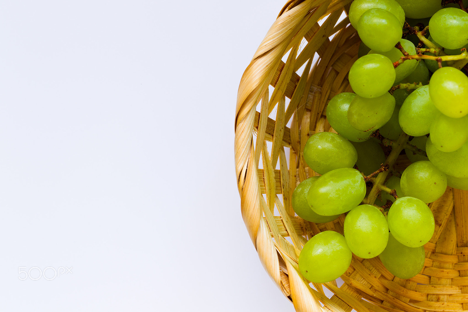 Canon EOS-1D Mark IV + Canon EF 100mm F2.8L Macro IS USM sample photo. Bunch of green grapes photography