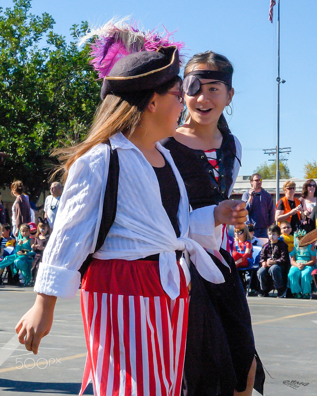 Nikon D70s sample photo. A couple of pirate girls o photography
