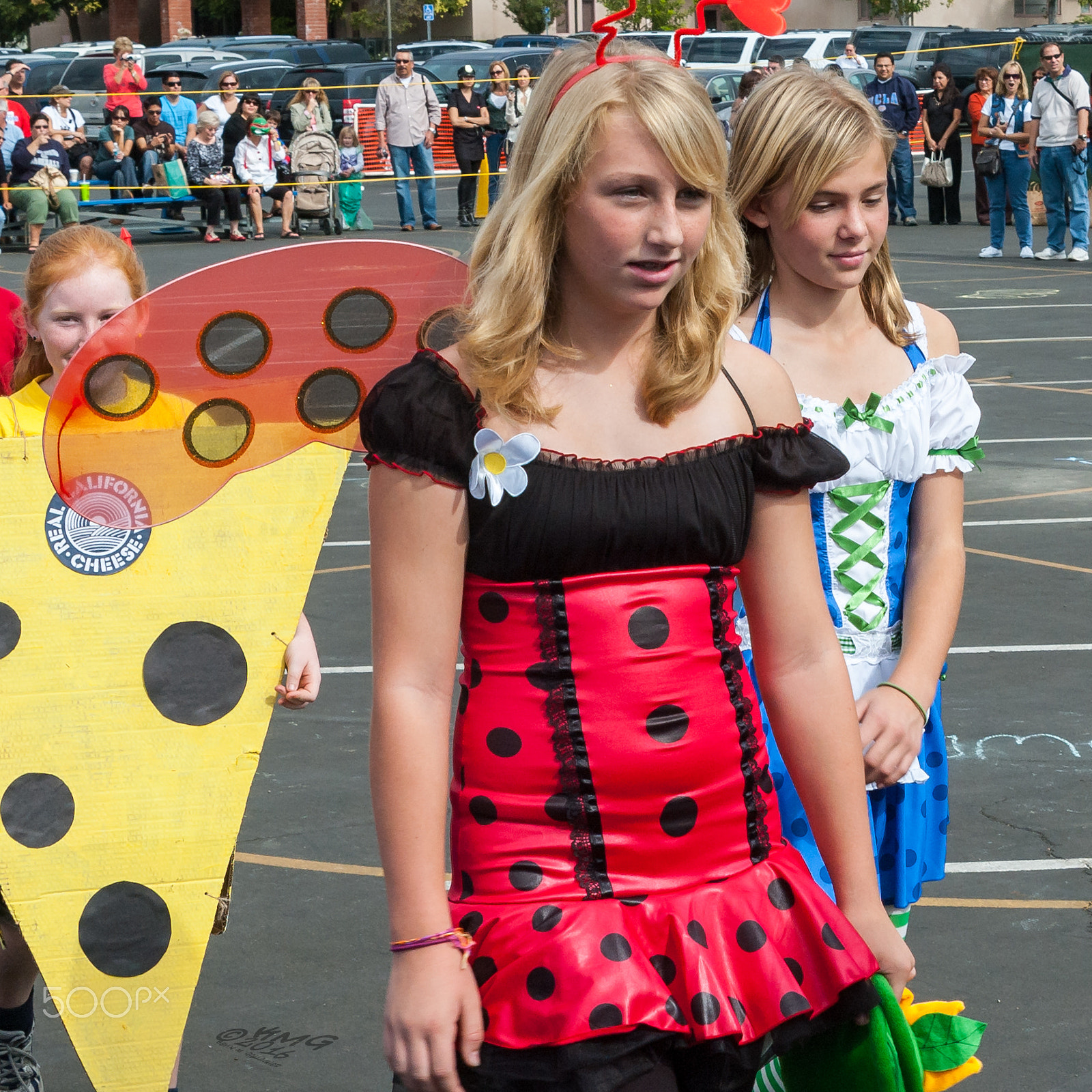Nikon D70s sample photo. Black dots on red o photography