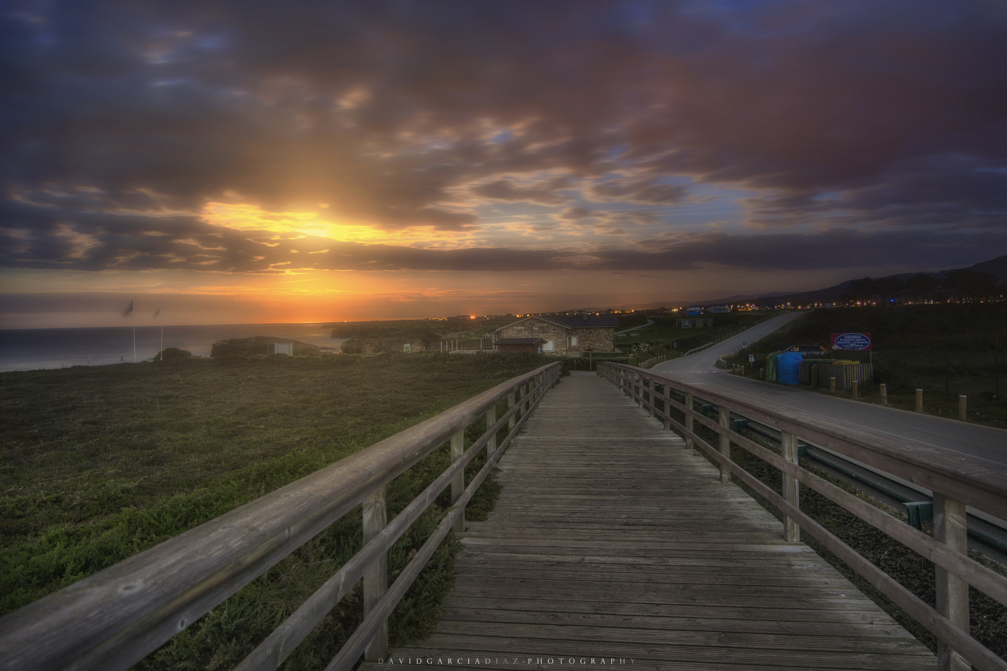 Nikon AF-S Nikkor 14-24mm F2.8G ED sample photo. Playa de las catedrales al fondo photography
