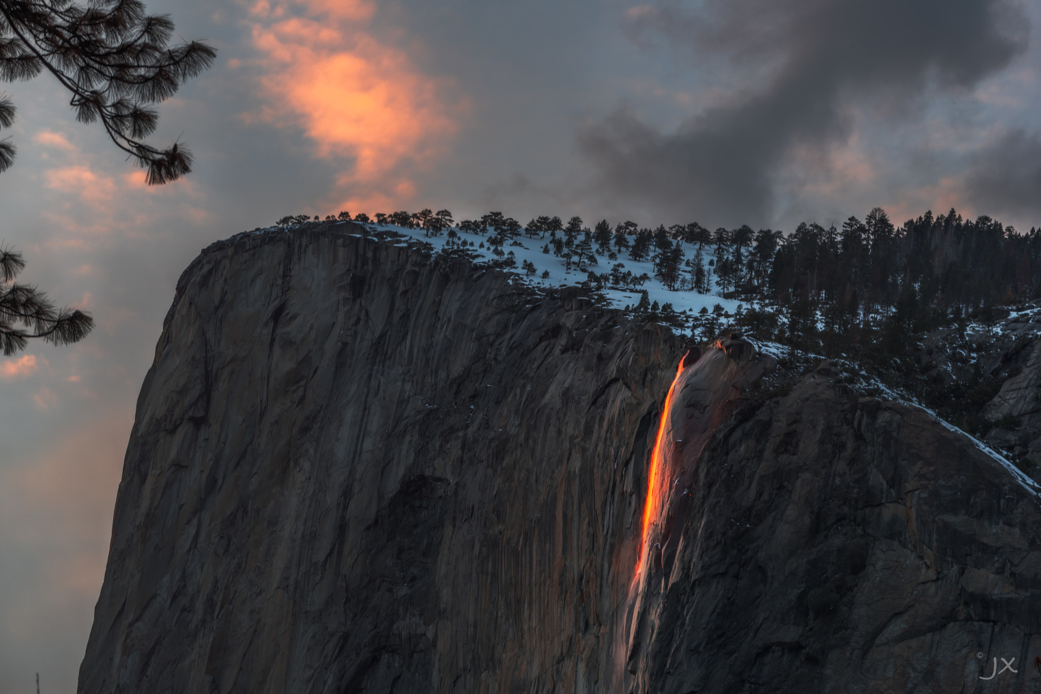Nikon D810 + Nikon AF-S Nikkor 70-200mm F4G ED VR sample photo. Horsetail "fire waterfall" photography