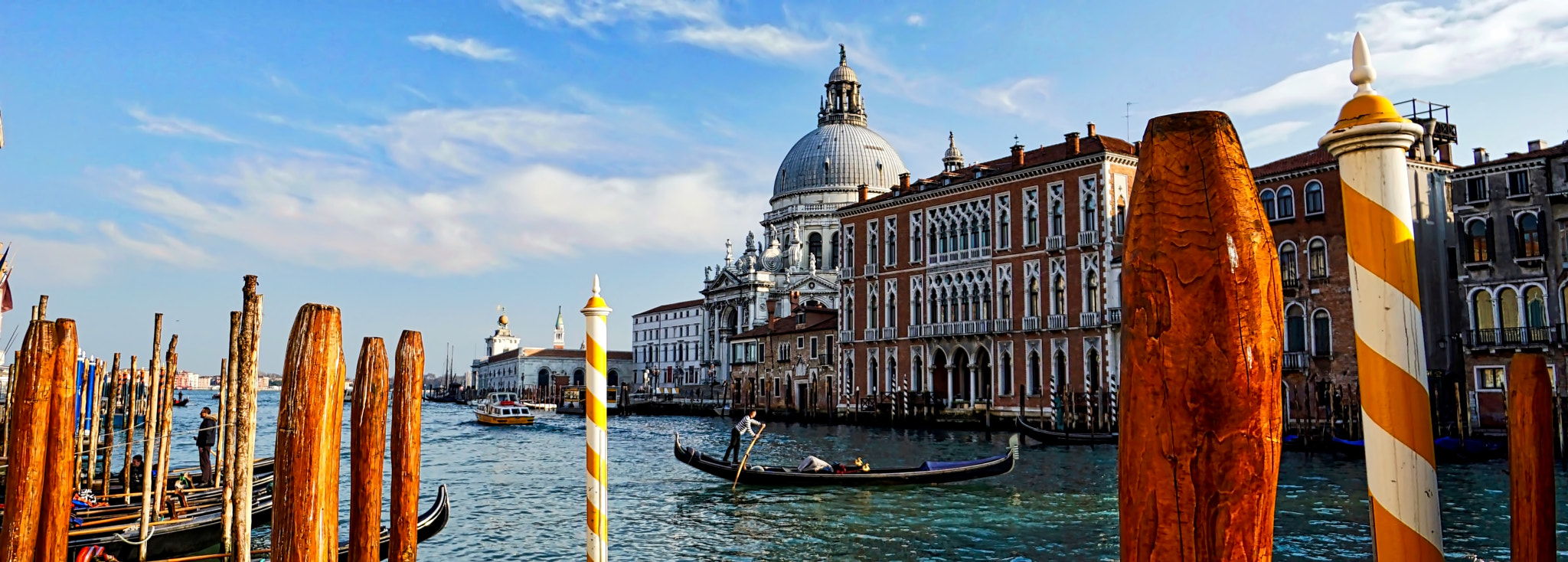 Sony a6000 + Sony E 10-18mm F4 OSS sample photo. Venice - grand canal photography