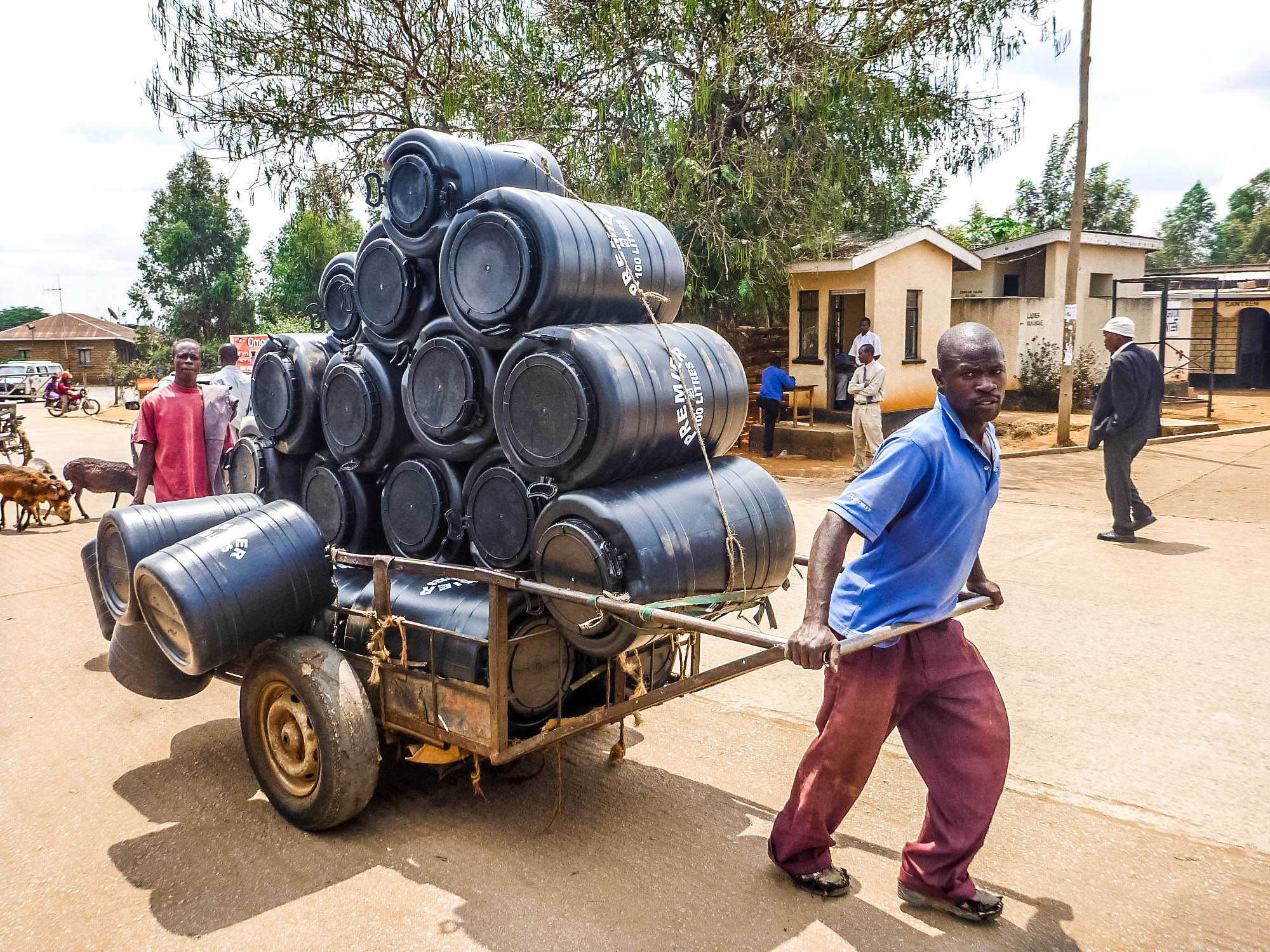 Panasonic DMC-TS3 sample photo. Kenyan man working photography