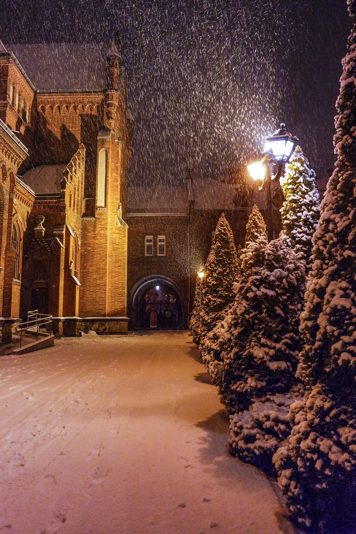 Samsung NX 16-50mm F3.5-5.6 Power Zoom ED OIS sample photo. Winter in the city photography