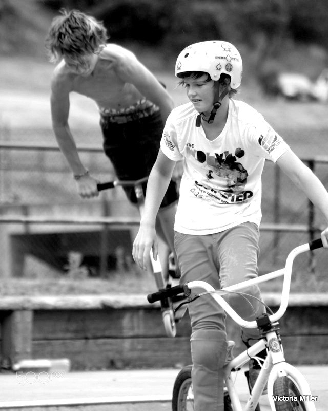 Pentax K-7 sample photo. Skate and lake crop photography