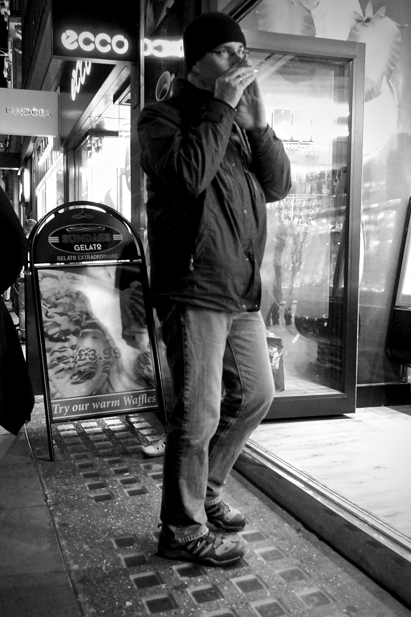 Sony Cyber-shot DSC-RX100 IV + Sony 24-70mm F1.8-2.8 sample photo. Central london, uk. photography
