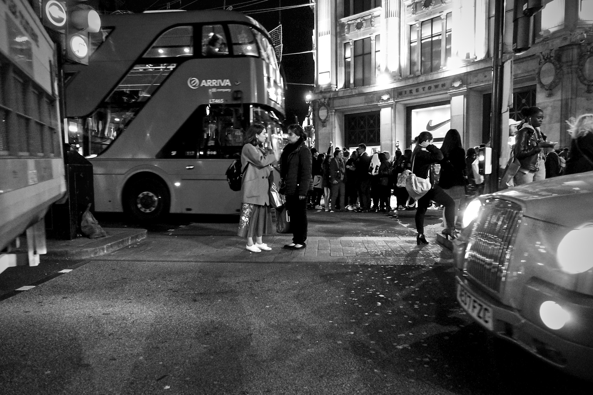 Sony Cyber-shot DSC-RX100 IV + Sony 24-70mm F1.8-2.8 sample photo. Central london, uk. photography