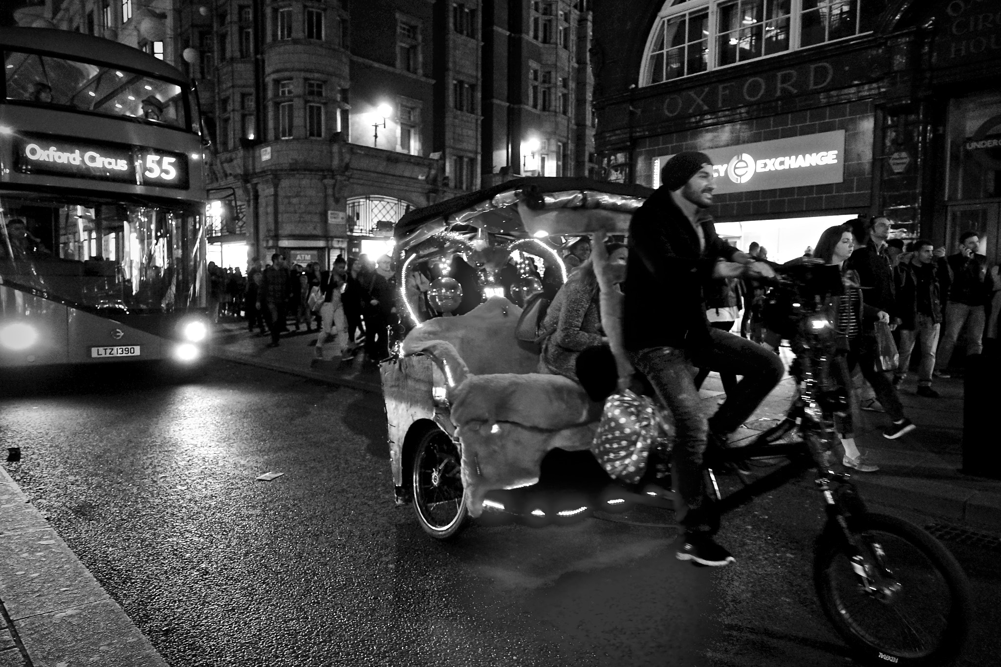Sony Cyber-shot DSC-RX100 IV + Sony 24-70mm F1.8-2.8 sample photo. Central london, uk. photography