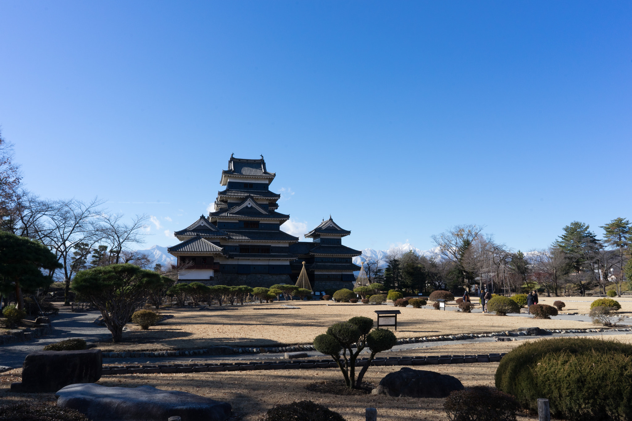 Sony FE 28mm F2 sample photo. Matsumoto castle yard photography