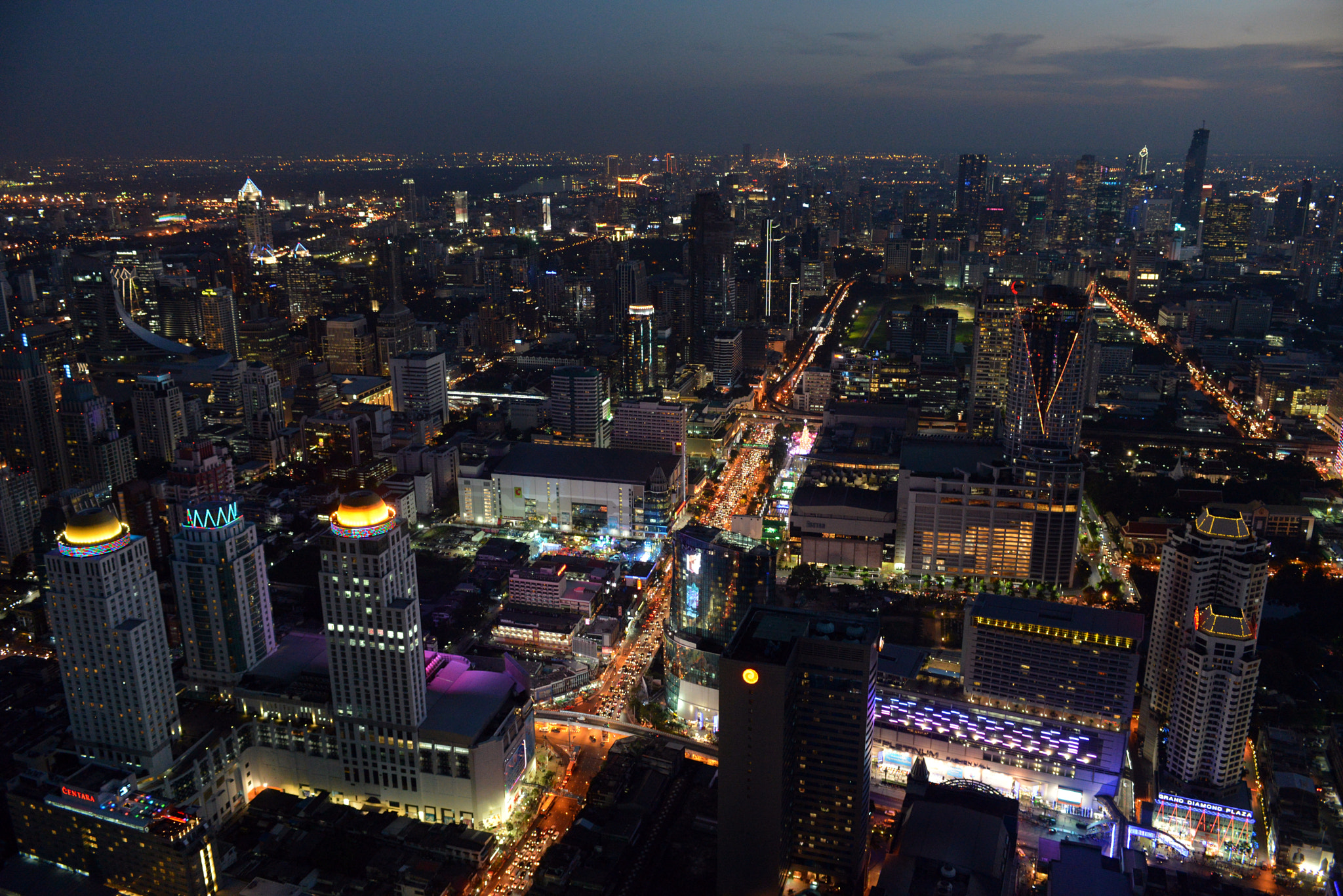 Nikon AF-S Nikkor 28-70mm F2.8 ED-IF sample photo. Night view in bangkok photography