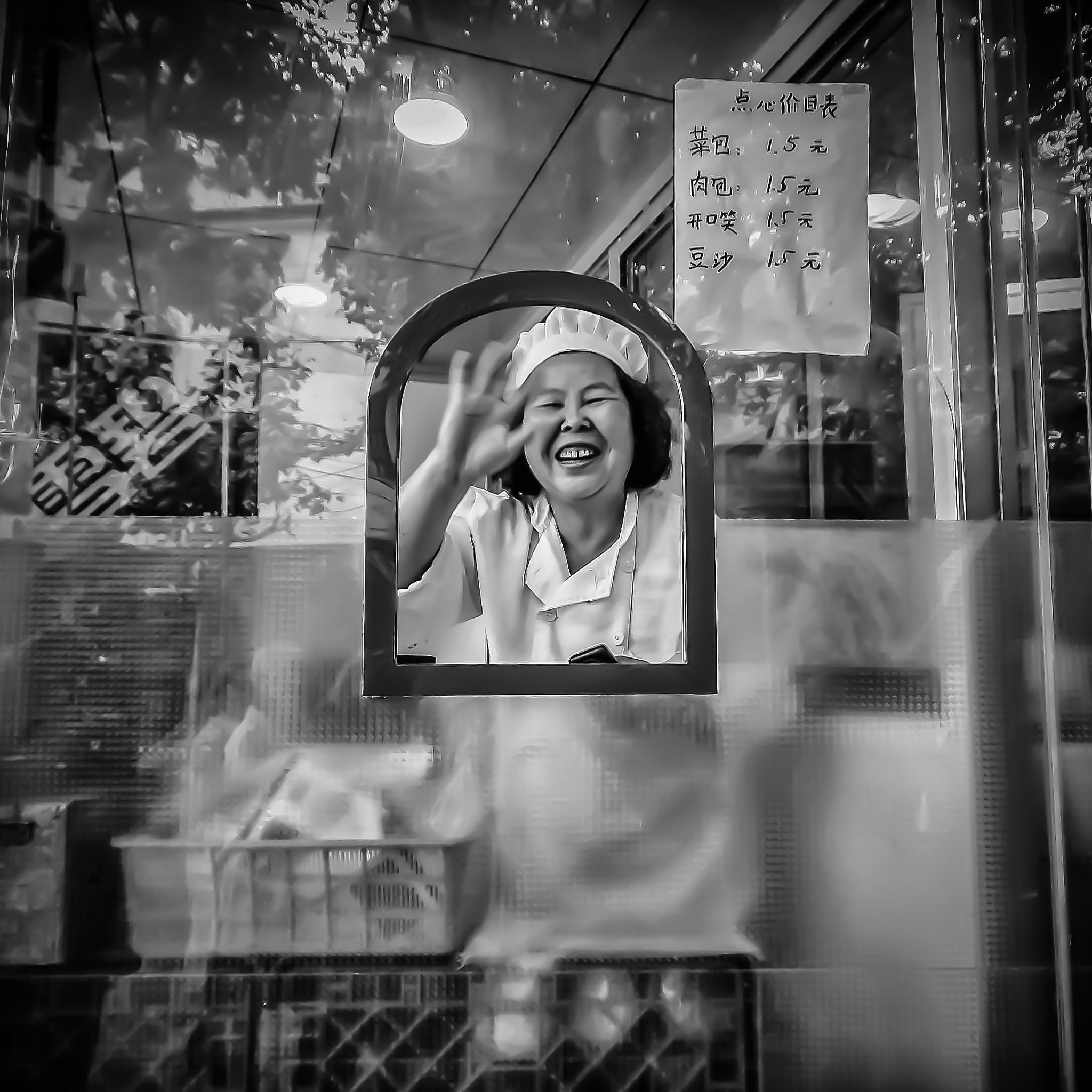 Canon EOS 450D (EOS Rebel XSi / EOS Kiss X2) + Sigma 10-20mm F4-5.6 EX DC HSM sample photo. The shanghai's jolly lady. photography