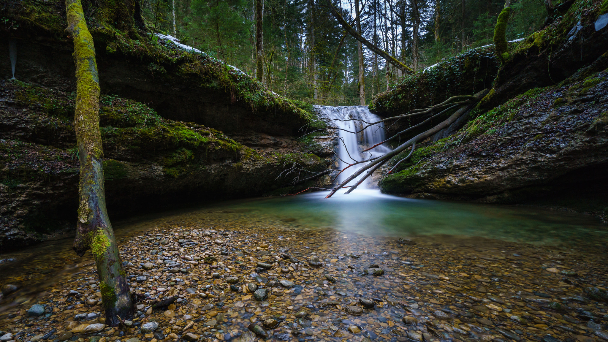Sony a6000 + Sony E 10-18mm F4 OSS sample photo. Hidden waterfall photography