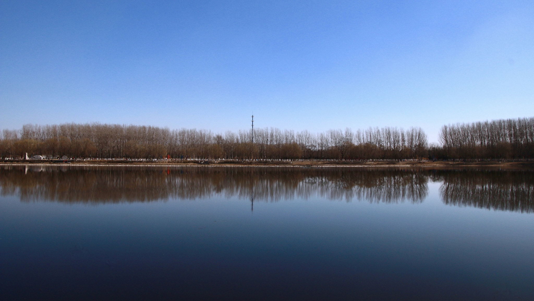 Canon EOS 70D + Canon TS-E 90mm F2.8 Tilt-Shift sample photo. Great canal photography