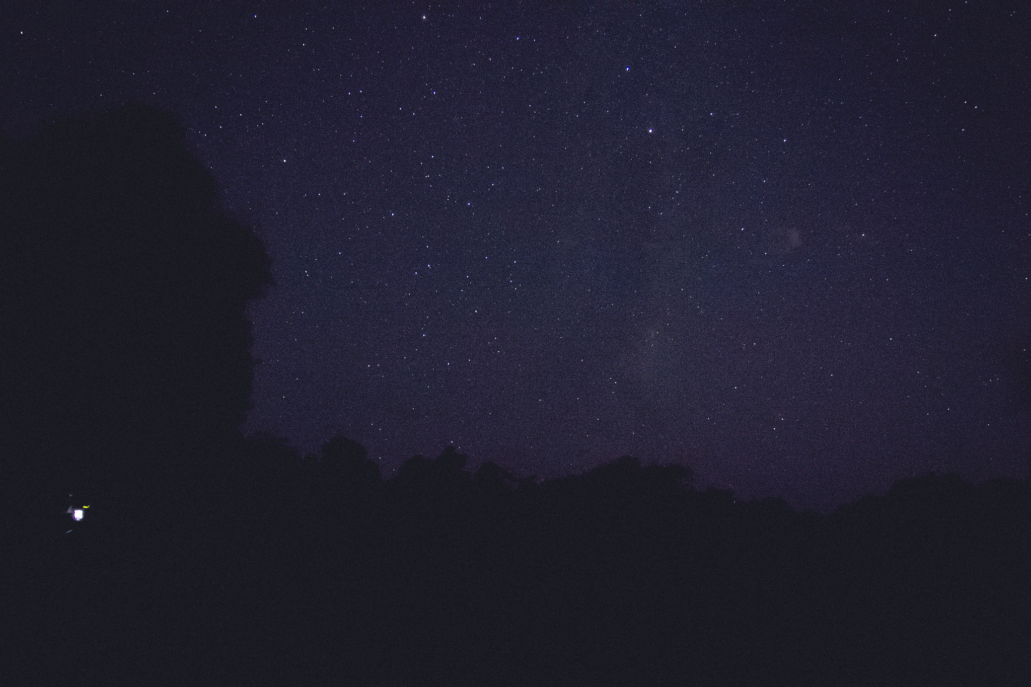 Canon EOS 600D (Rebel EOS T3i / EOS Kiss X5) + Canon EF 17-40mm F4L USM sample photo. Milky way above a clearing near mount dale photography
