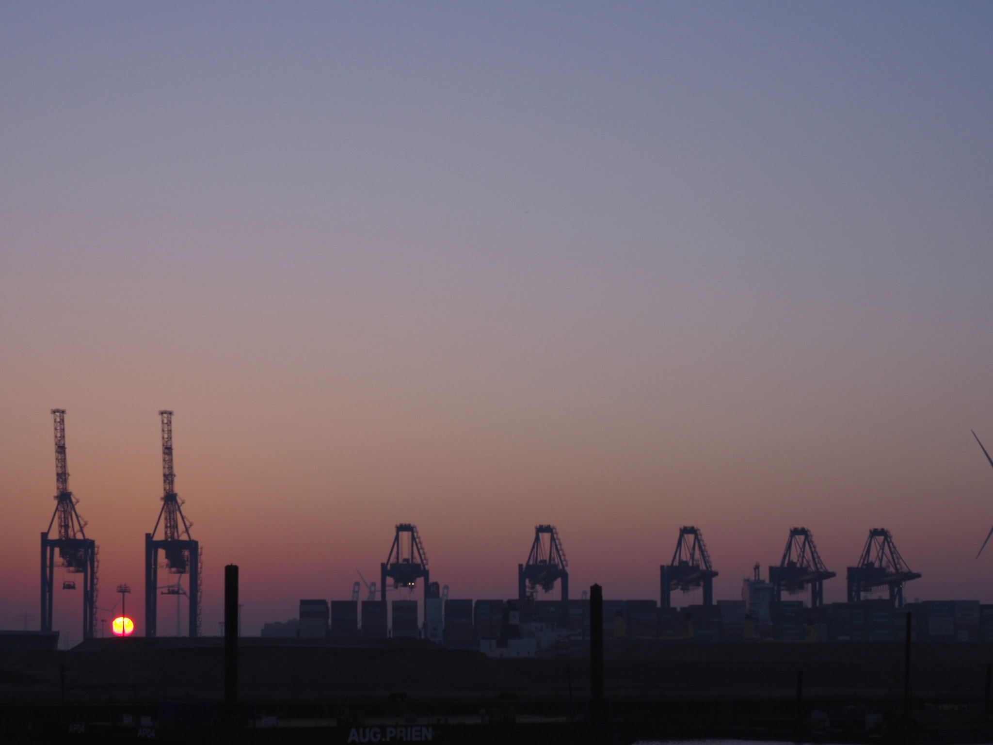 Olympus OM-D E-M1 Mark II + Olympus M.Zuiko Digital ED 12-40mm F2.8 Pro sample photo. Hamburg im hafen. love this place photography