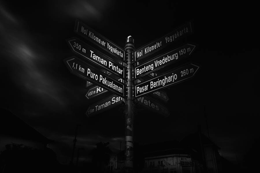 Sony DT 18-200mm F3.5-6.3 sample photo. Road sign photography