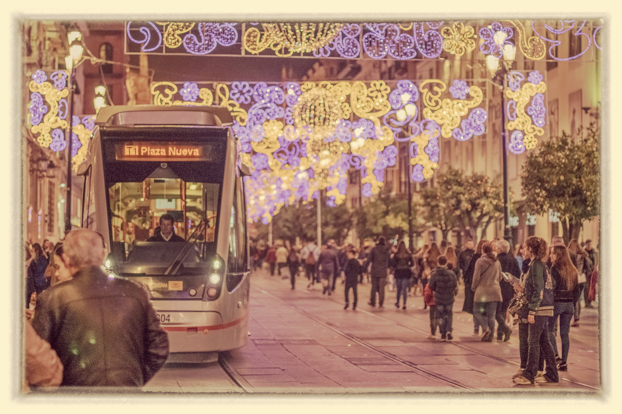 Nikon D3300 + Nikon AF-S Nikkor 50mm F1.4G sample photo. Navidad en la avenida de la constitución (sevilla) photography