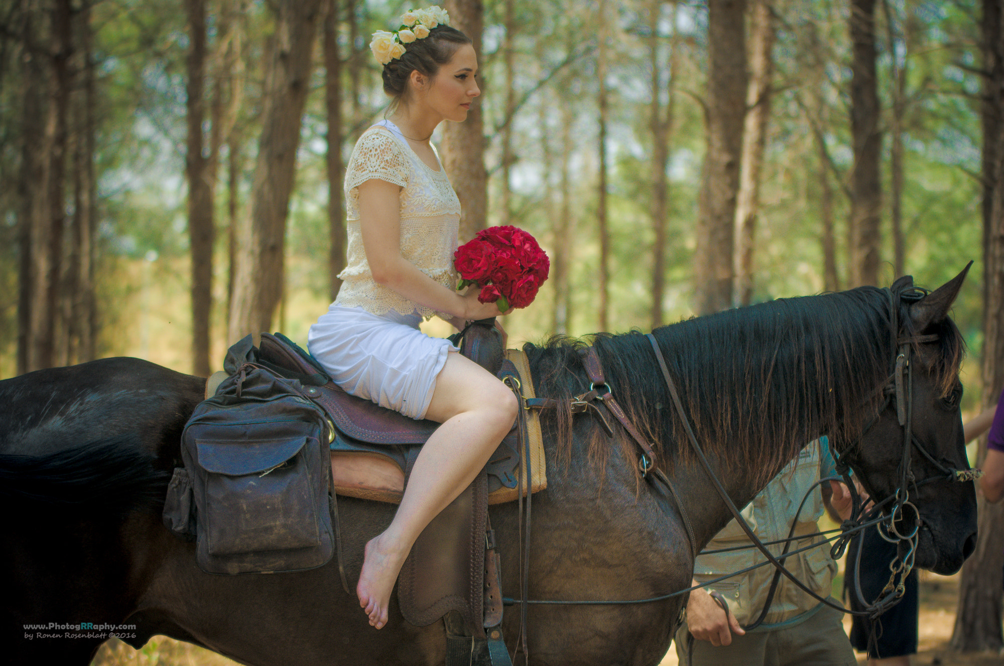 Nikon D300 + Sigma 70-200mm F2.8 EX DG OS HSM sample photo. Riding lady photography