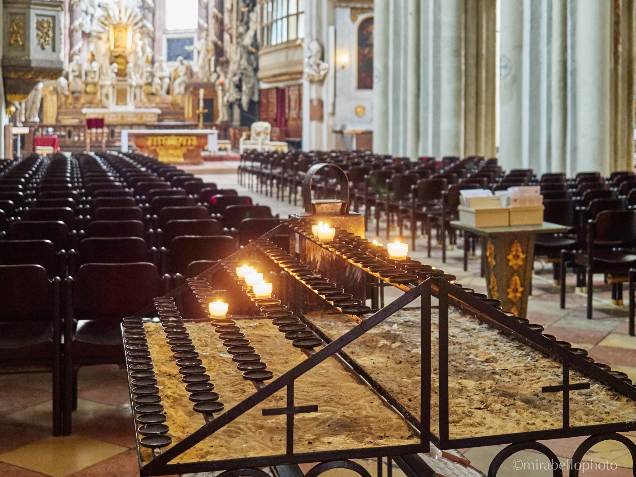 Olympus OM-D E-M5 sample photo. Opferkerzen, michaelerkirche, vienna photography