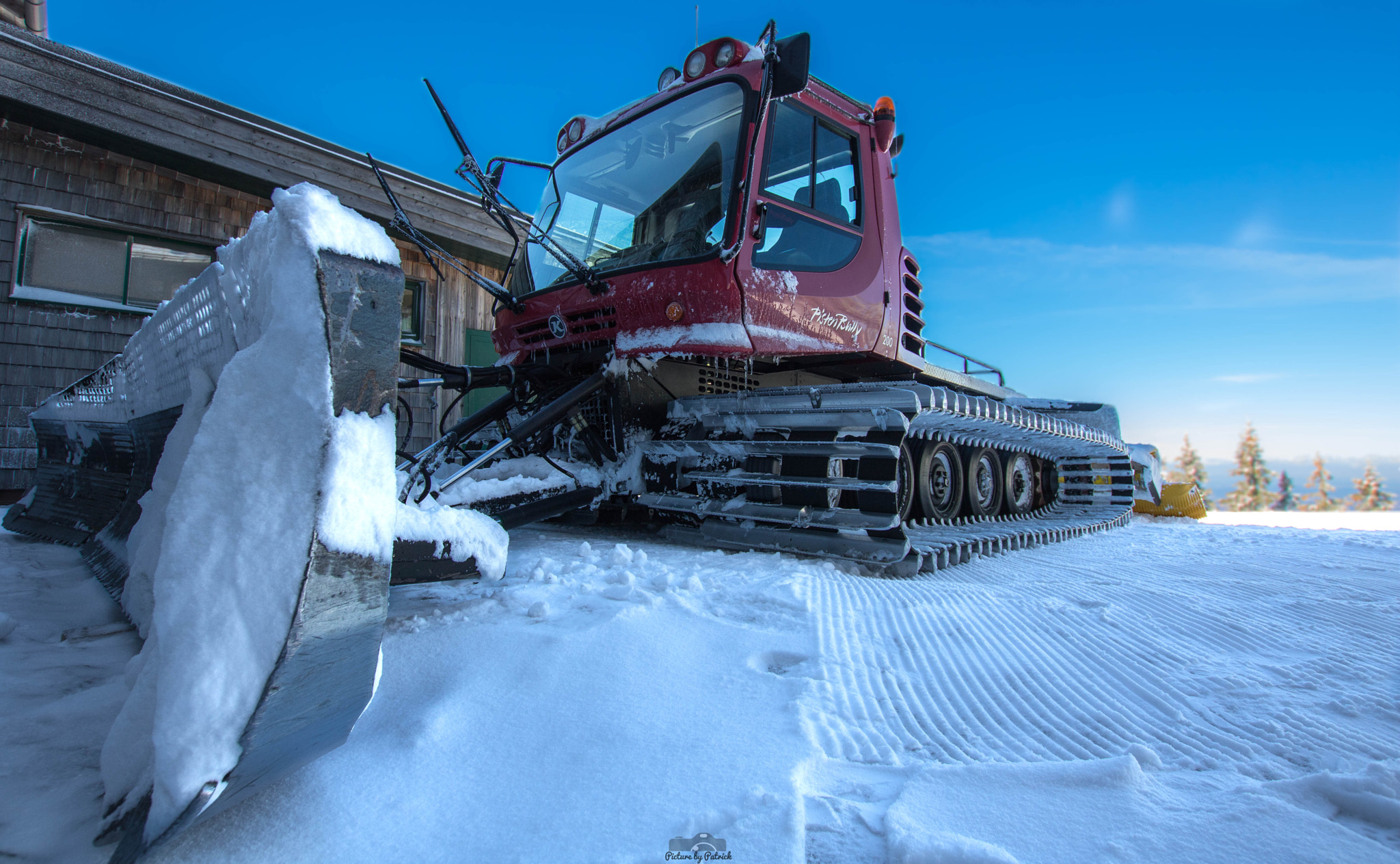 Sigma 10-20mm F3.5 EX DC HSM sample photo. Pistenbully photography