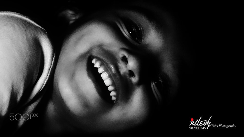Sony SLT-A58 + Sony DT 50mm F1.8 SAM sample photo. Angel in black & white photography