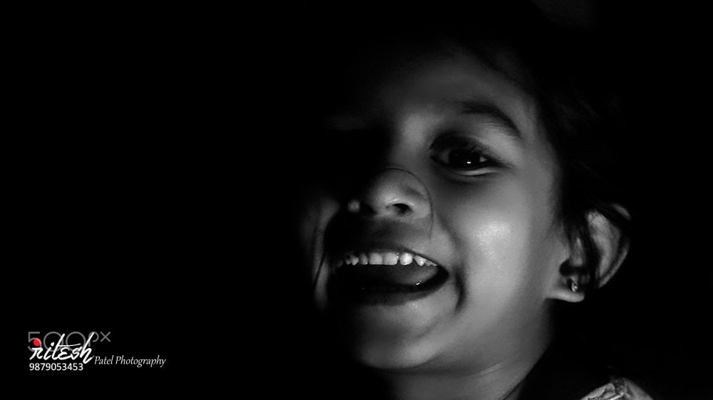 Sony SLT-A58 + Sony DT 50mm F1.8 SAM sample photo. Angel in black & white photography