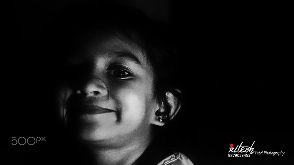 Sony SLT-A58 + Sony DT 50mm F1.8 SAM sample photo. Angel in black & white photography