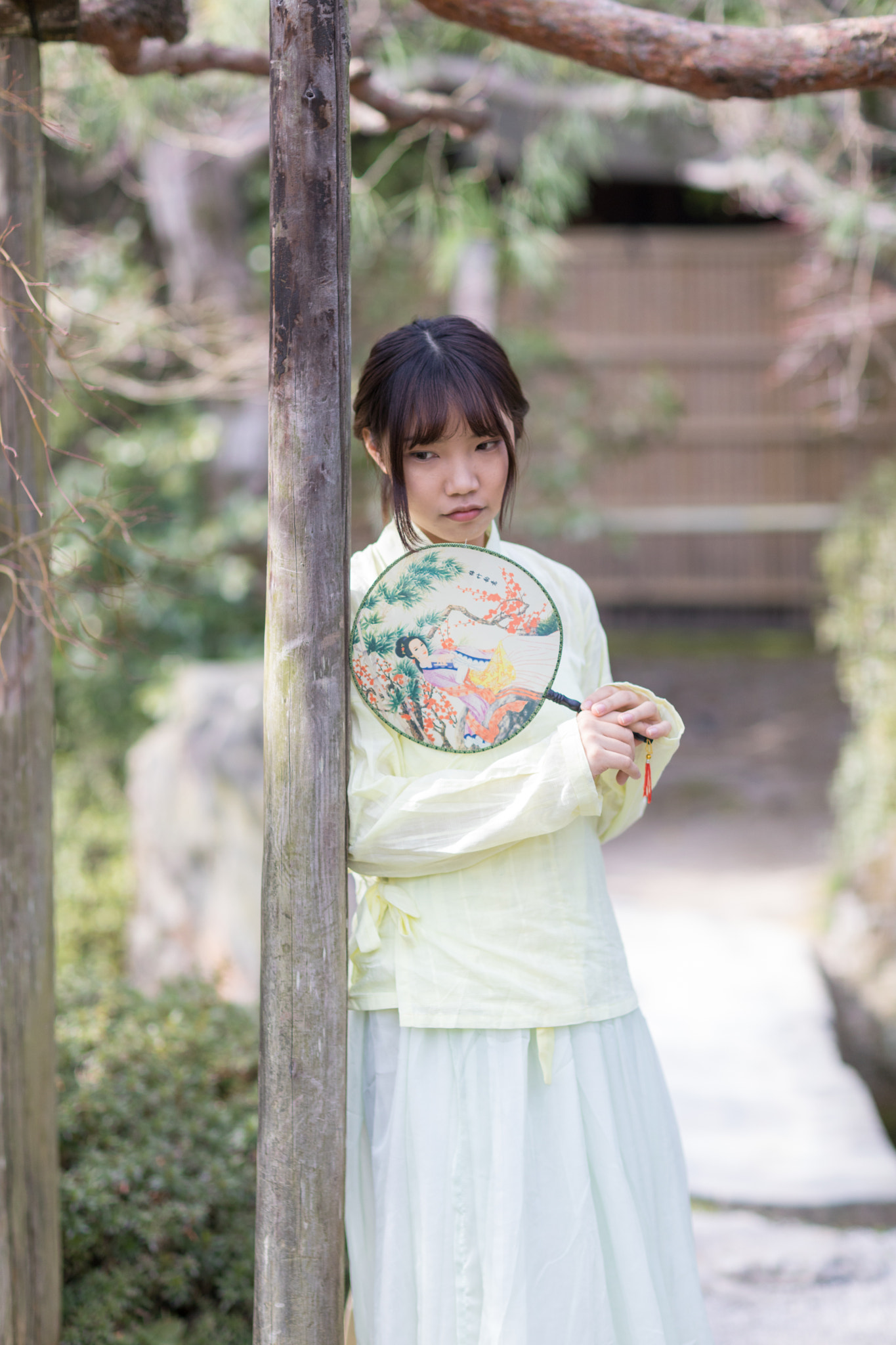 Canon EF 85mm F1.2L II USM sample photo. Girl in traditional cloth photography
