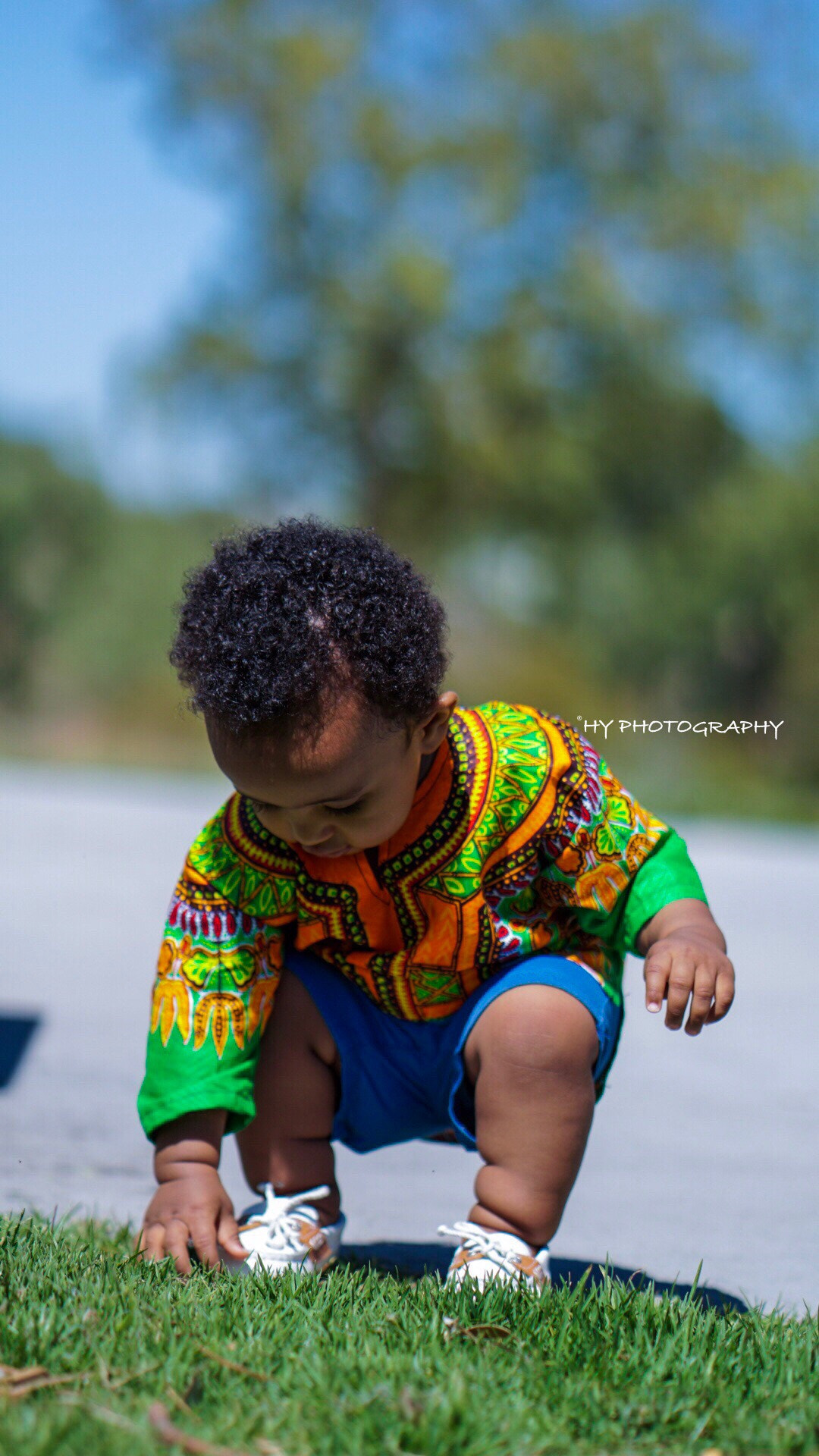 ZEISS Batis 85mm F1.8 sample photo. I find some thing.....mama  photography