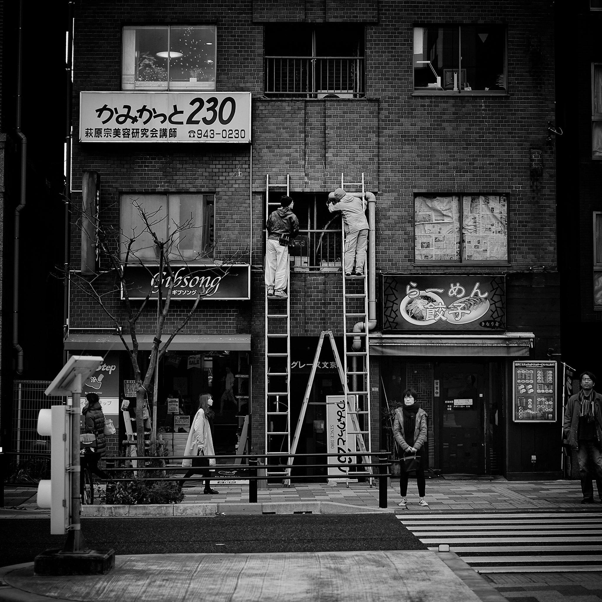 Fujifilm X-E2 + Fujifilm XF 35mm F2 R WR sample photo. Ladders photography