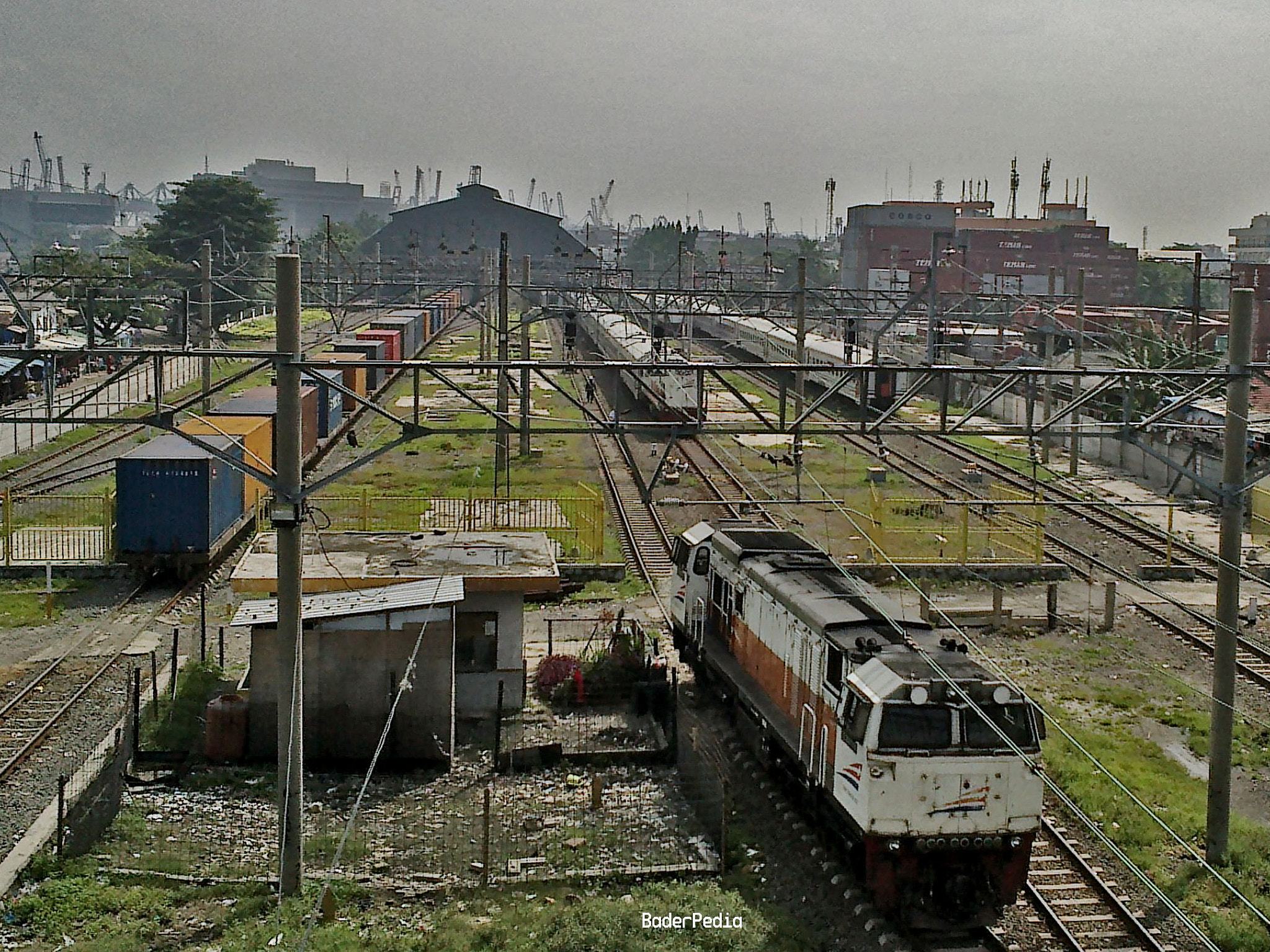 Nokia C5-03 sample photo. Indonesian railways photography