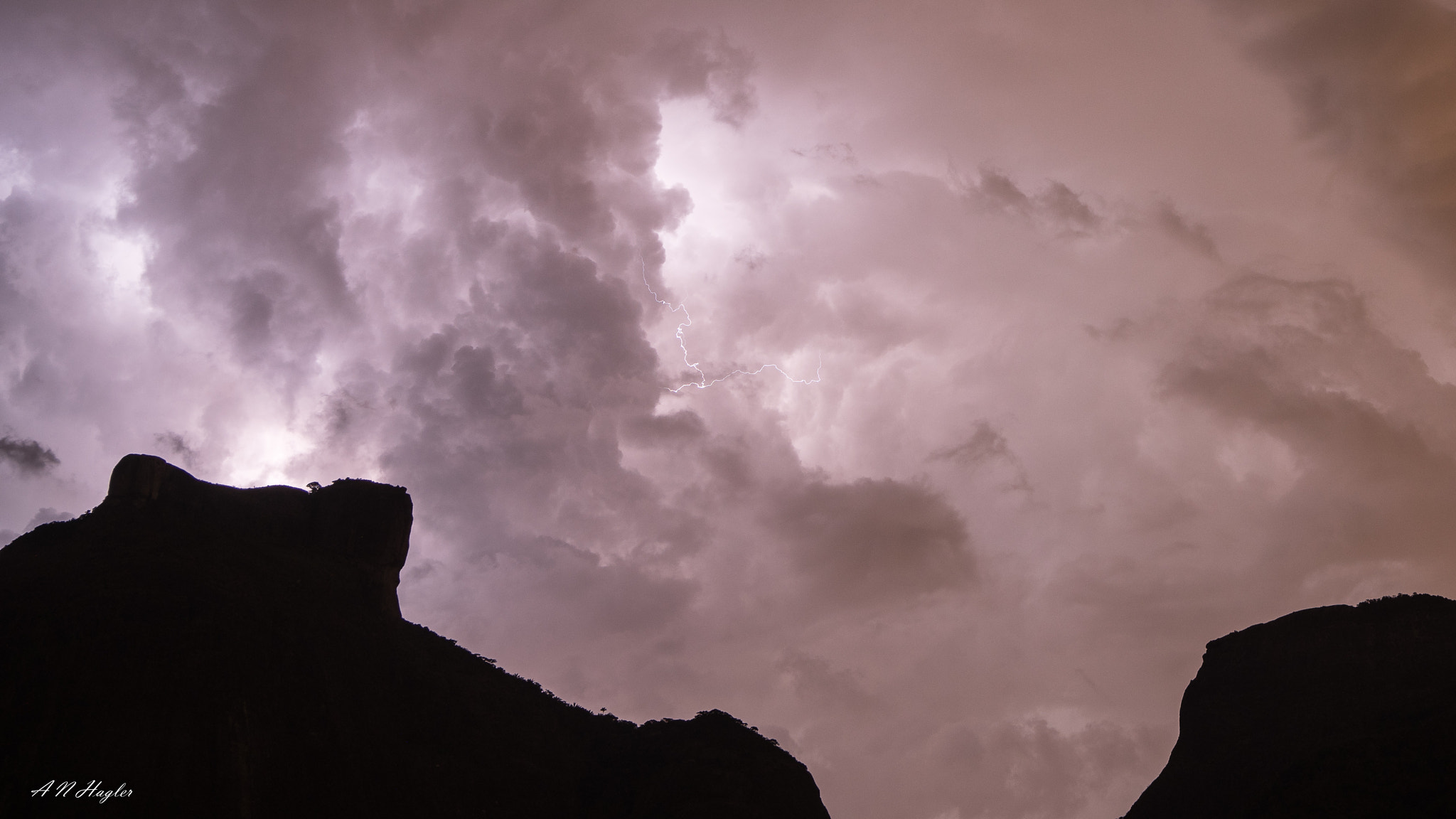 Sony a7R II + Sony Sonnar T* FE 35mm F2.8 ZA sample photo. Gavea rock lightning in clouds photography