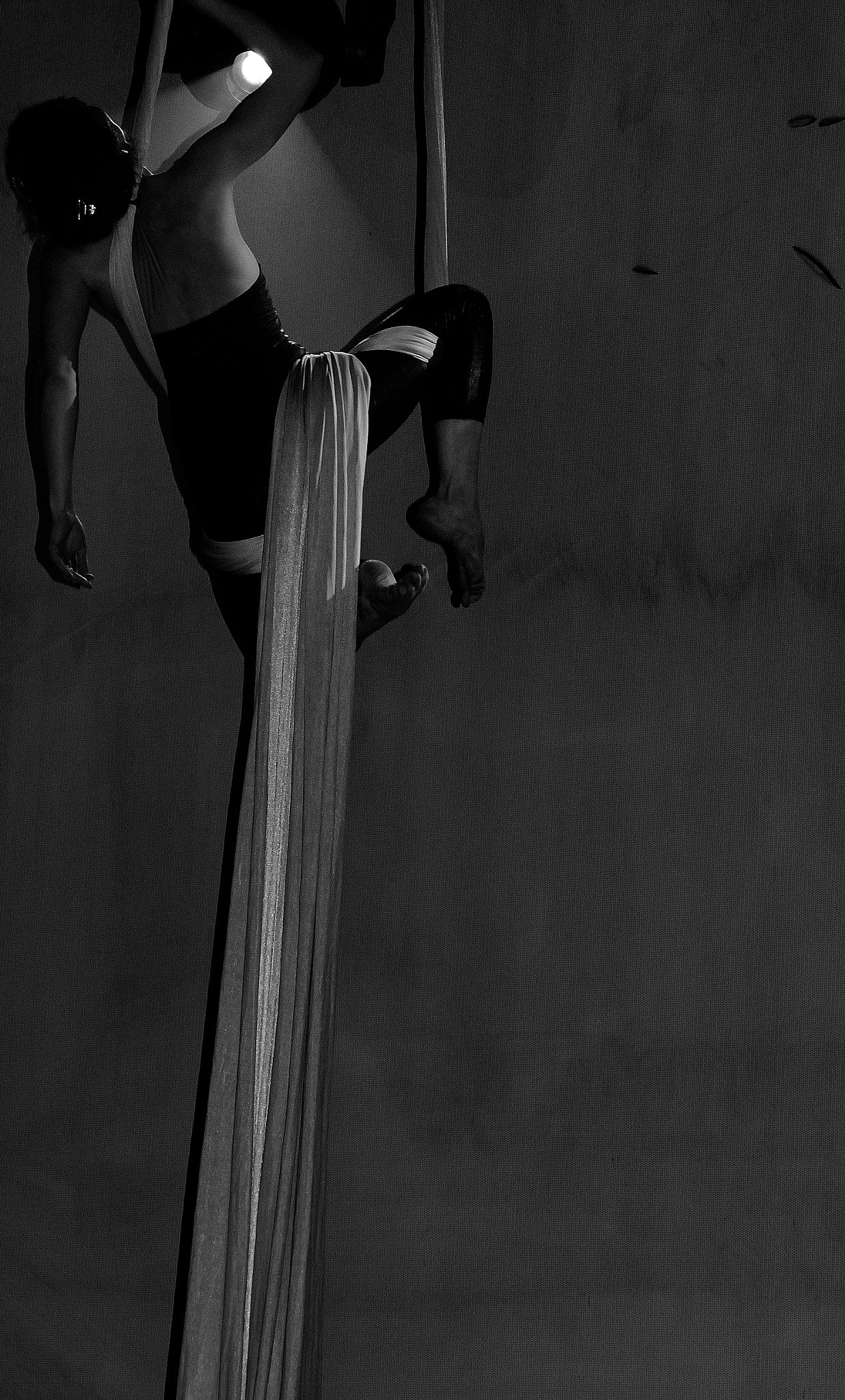 AF Nikkor 70-210mm f/4-5.6 sample photo. A woman in gymnastic exercices with cloth photography